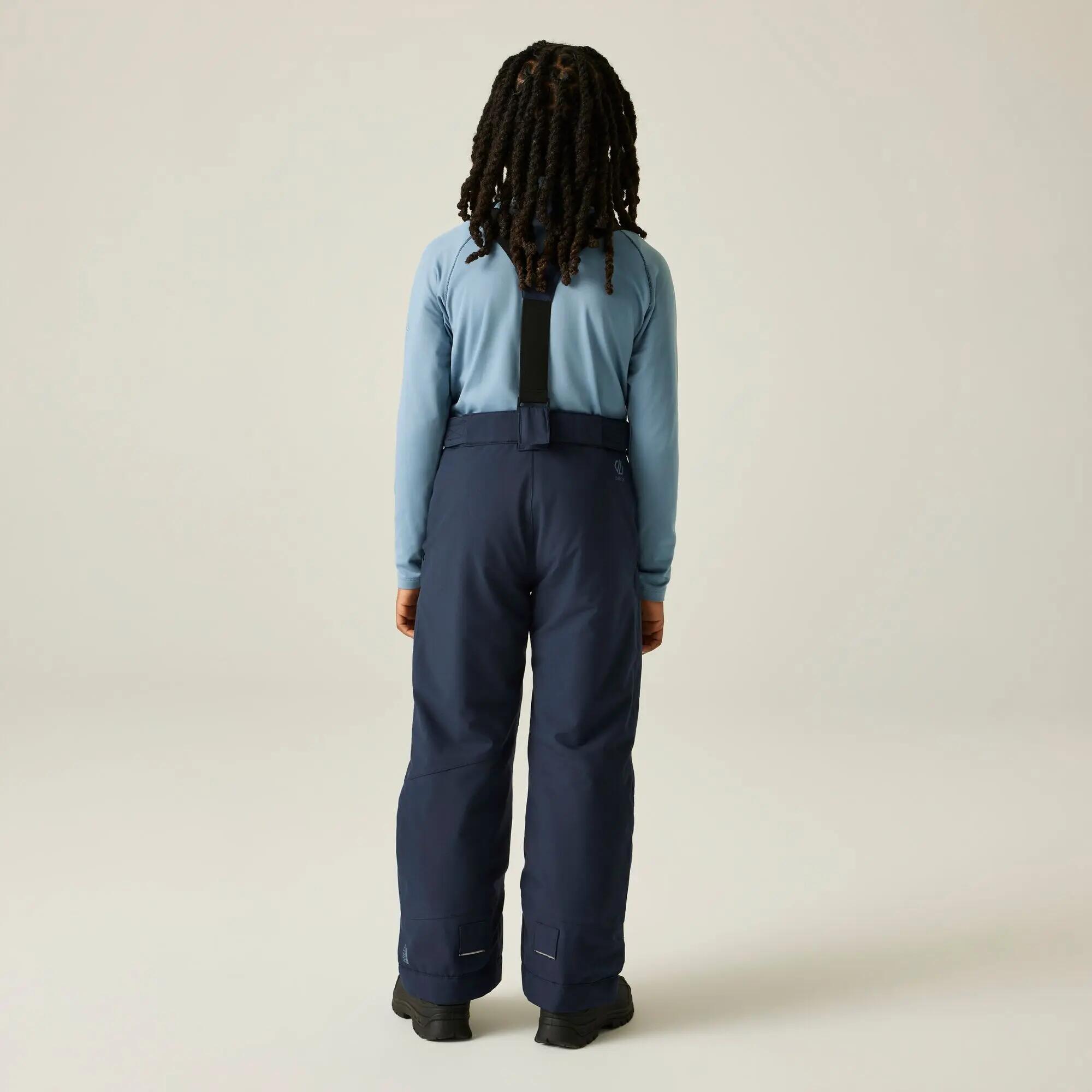 I bambini superano III i pantaloni da sci  2/10