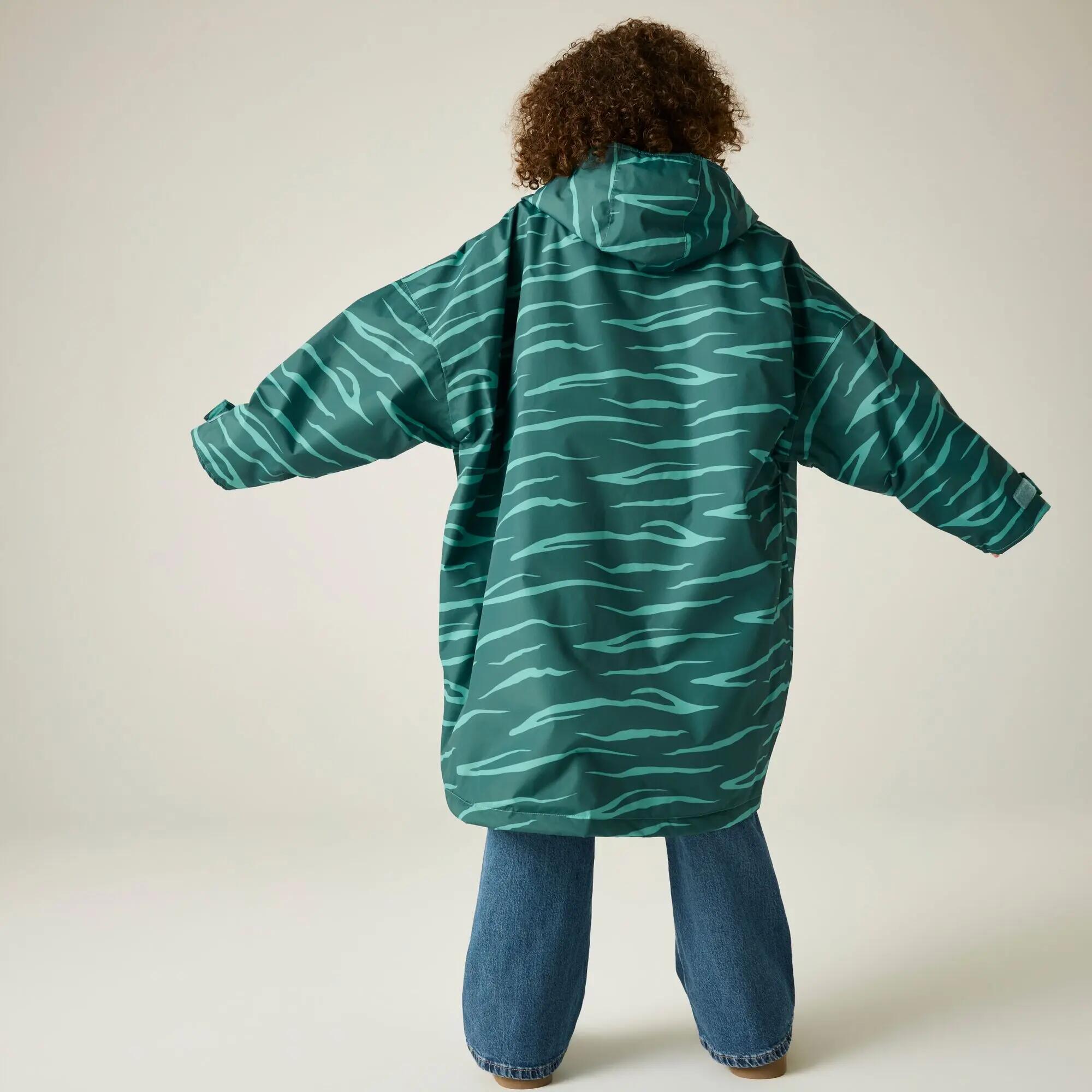 Kids Junior Waterproof Changing Robe 3/15