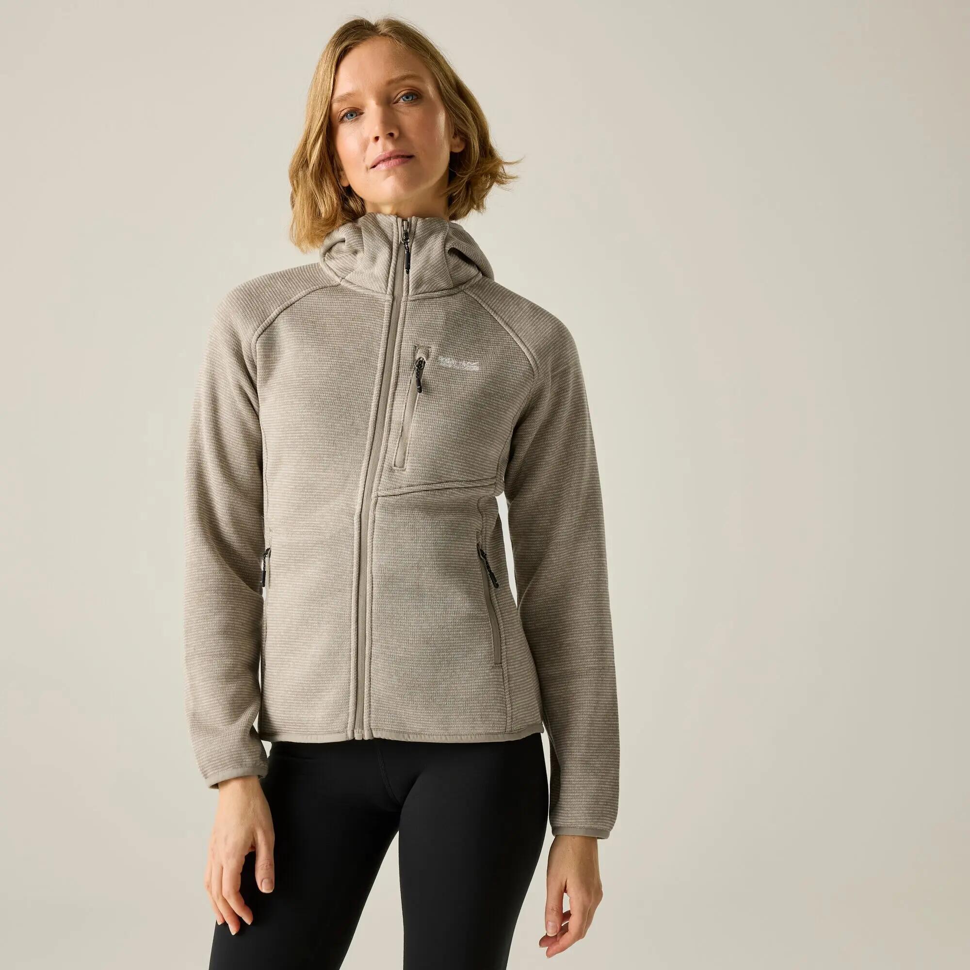 Forro polar ligero con capucha y cremallera Newhill para mujer 7/15
