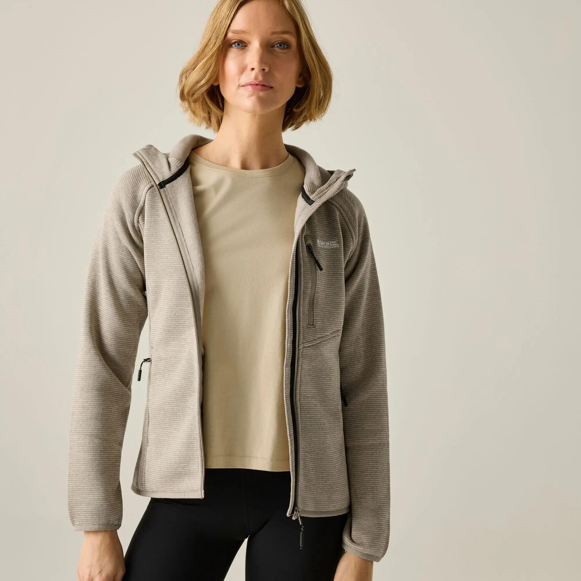 Forro polar ligero con capucha y cremallera Newhill para mujer 4/15