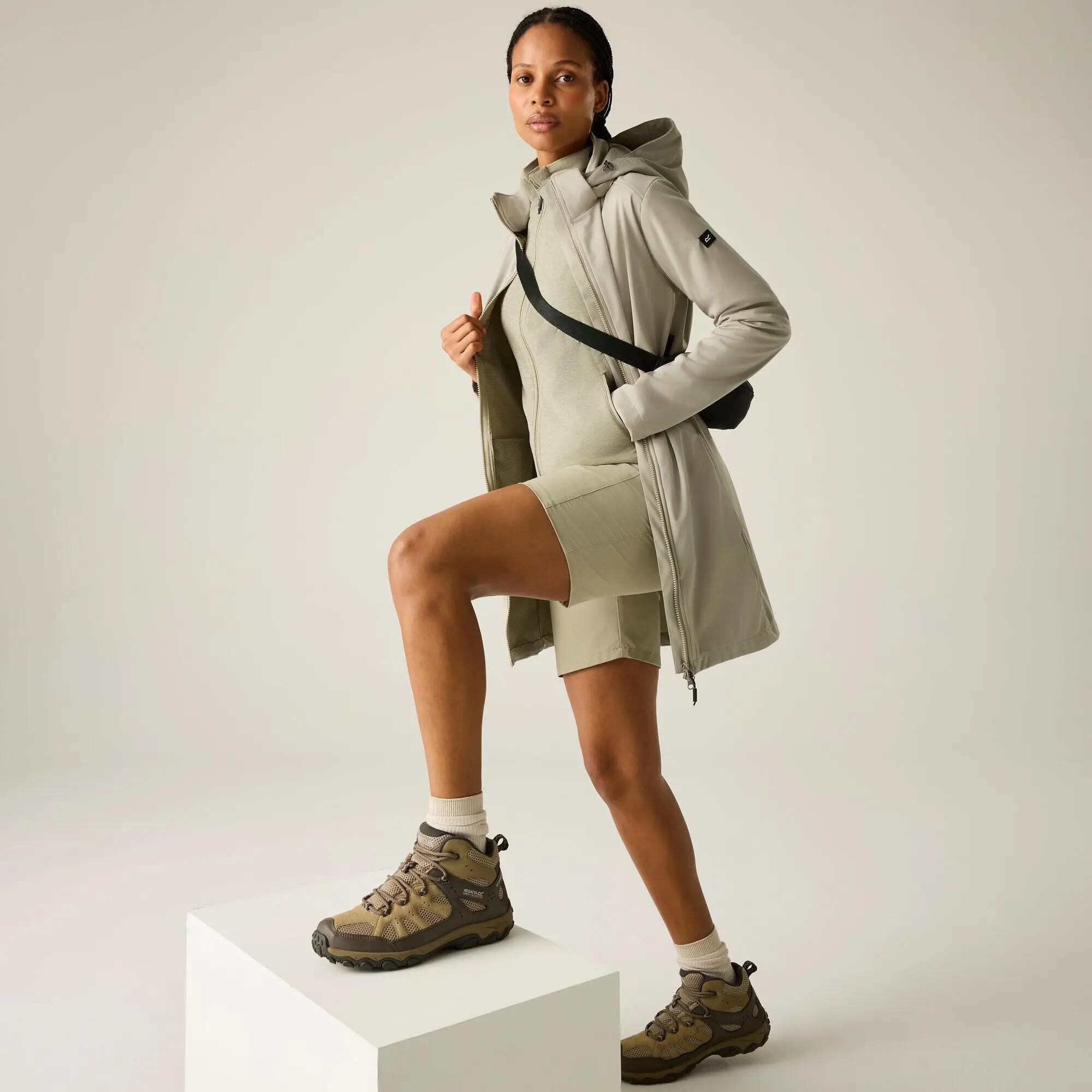 Chaqueta softshell larga con capucha y repelente al agua Carisbrooke para mujer 6/9