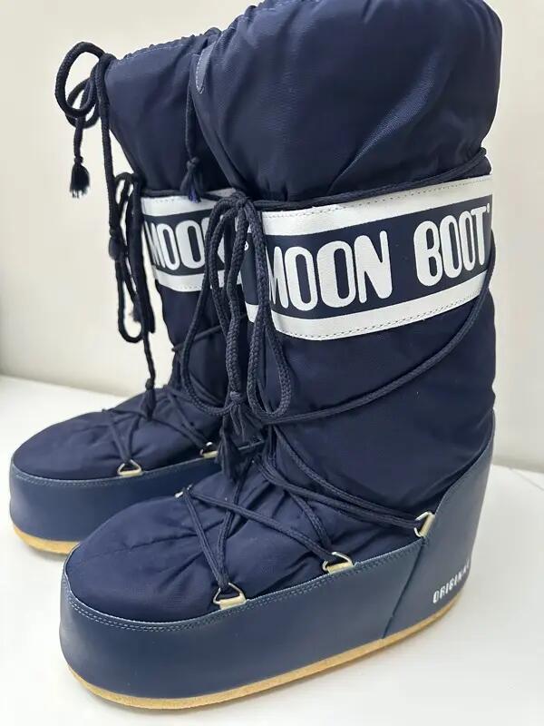 MOON BOOT picture