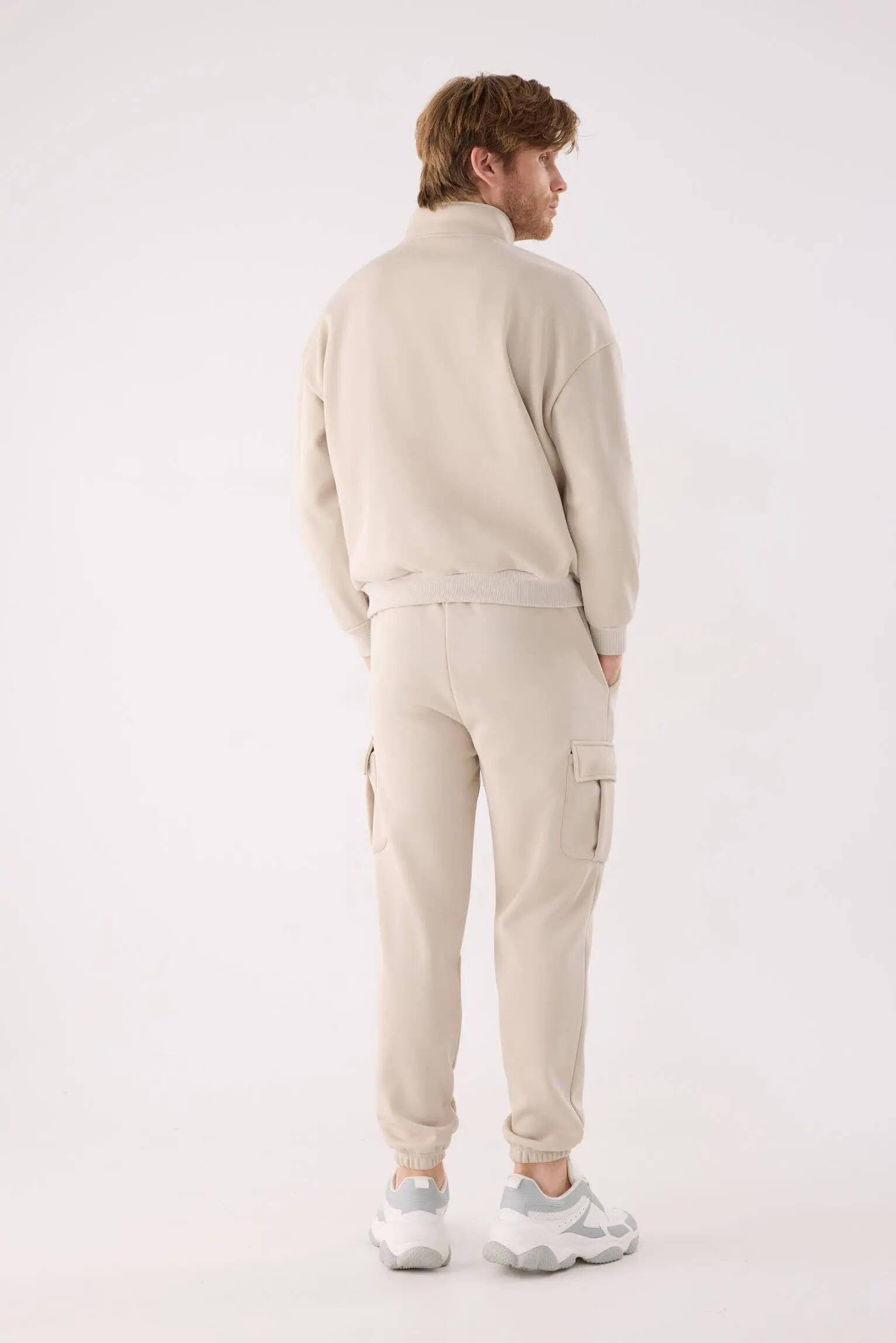 Pantalón deportivo hombre cargo afelpado con cintura ajustable beige 5/5