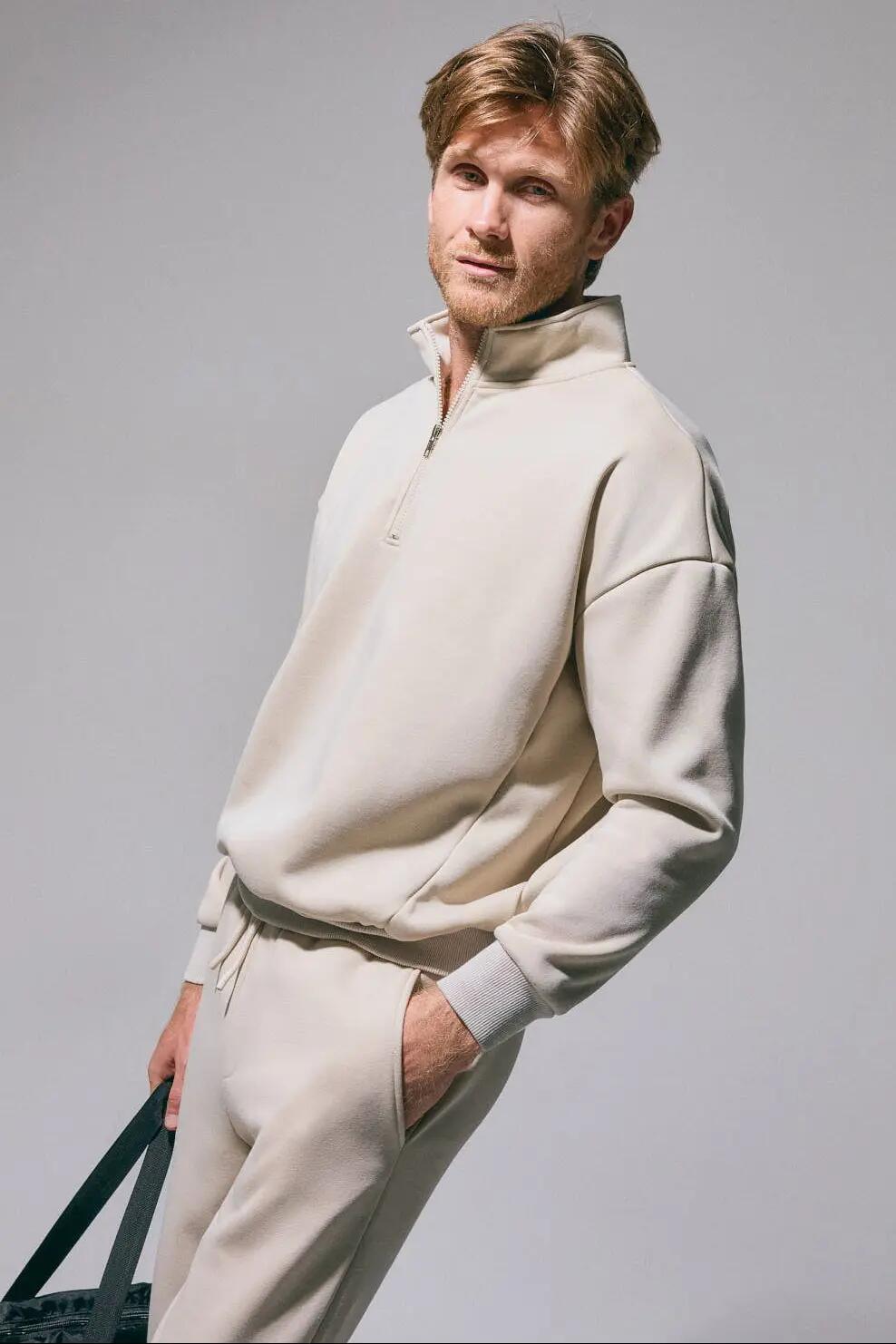 Pantalón deportivo hombre cargo afelpado con cintura ajustable beige 4/5