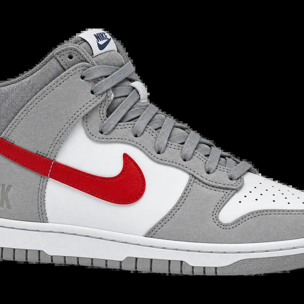 Pánske tenisky vysoké Nike Dunk High SE Athletic Club – sivá, červená, biela
