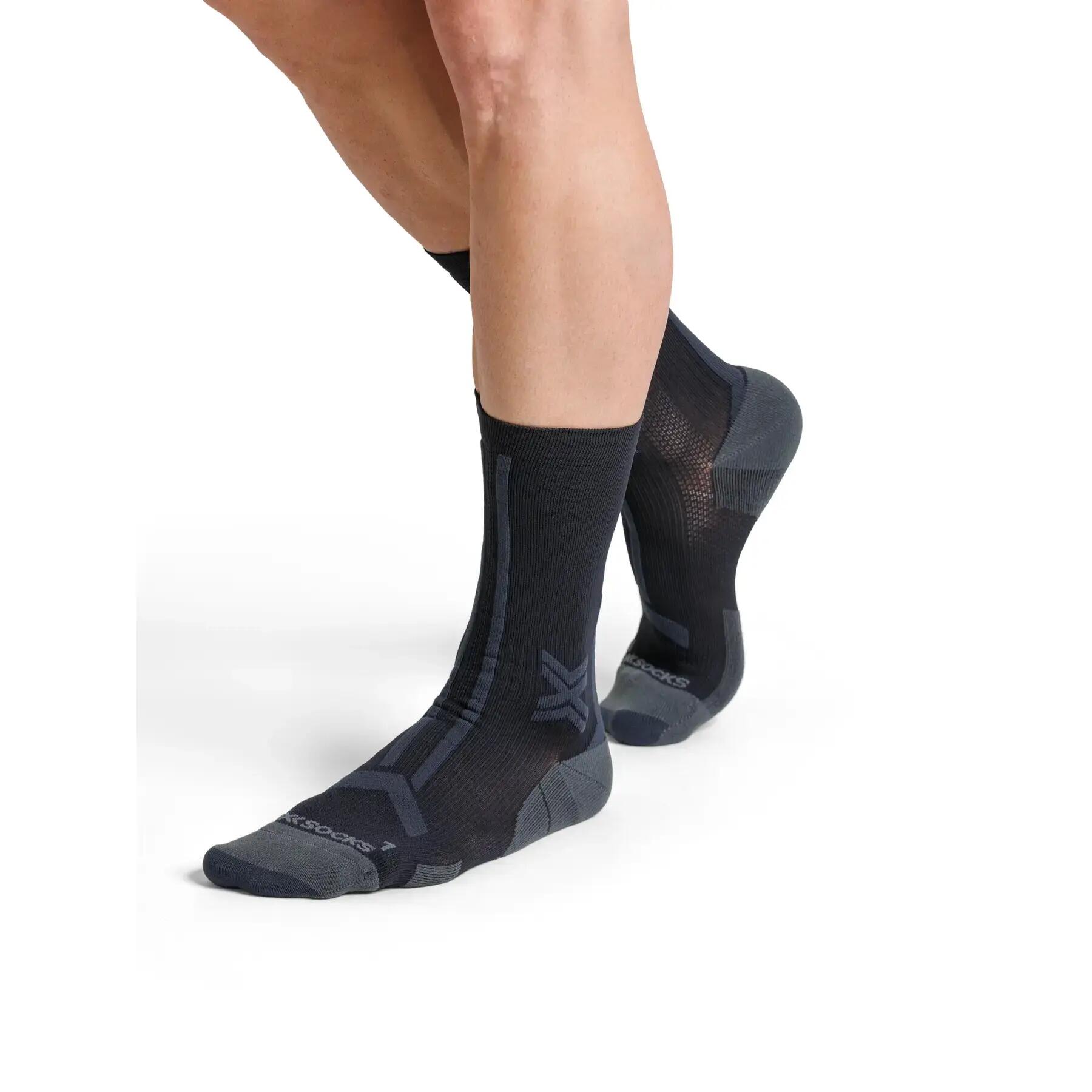 X-Socks TrailRun Discover Crew Socks Black/Dark Grey 3/4