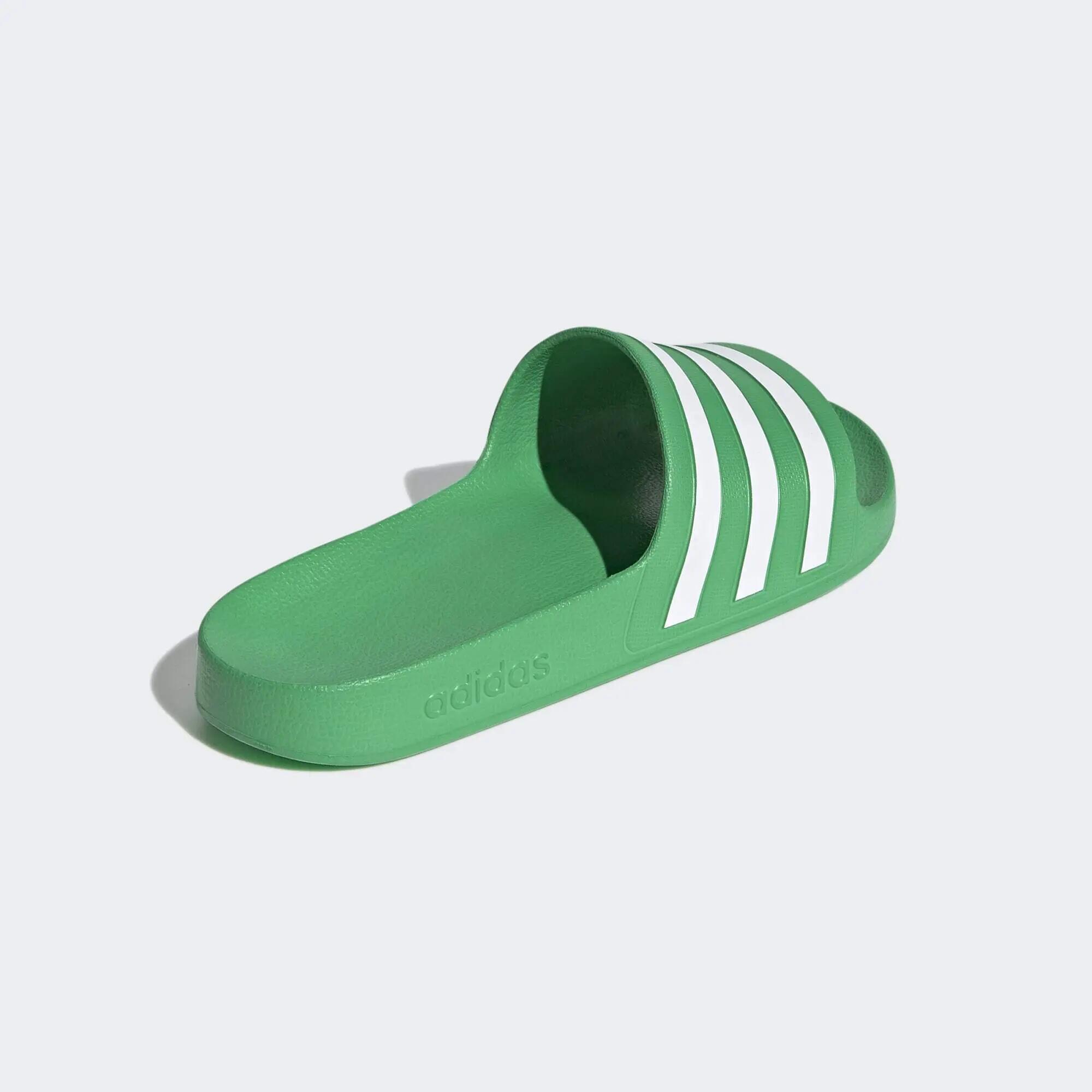 Adilette Aqua Slides 8/9