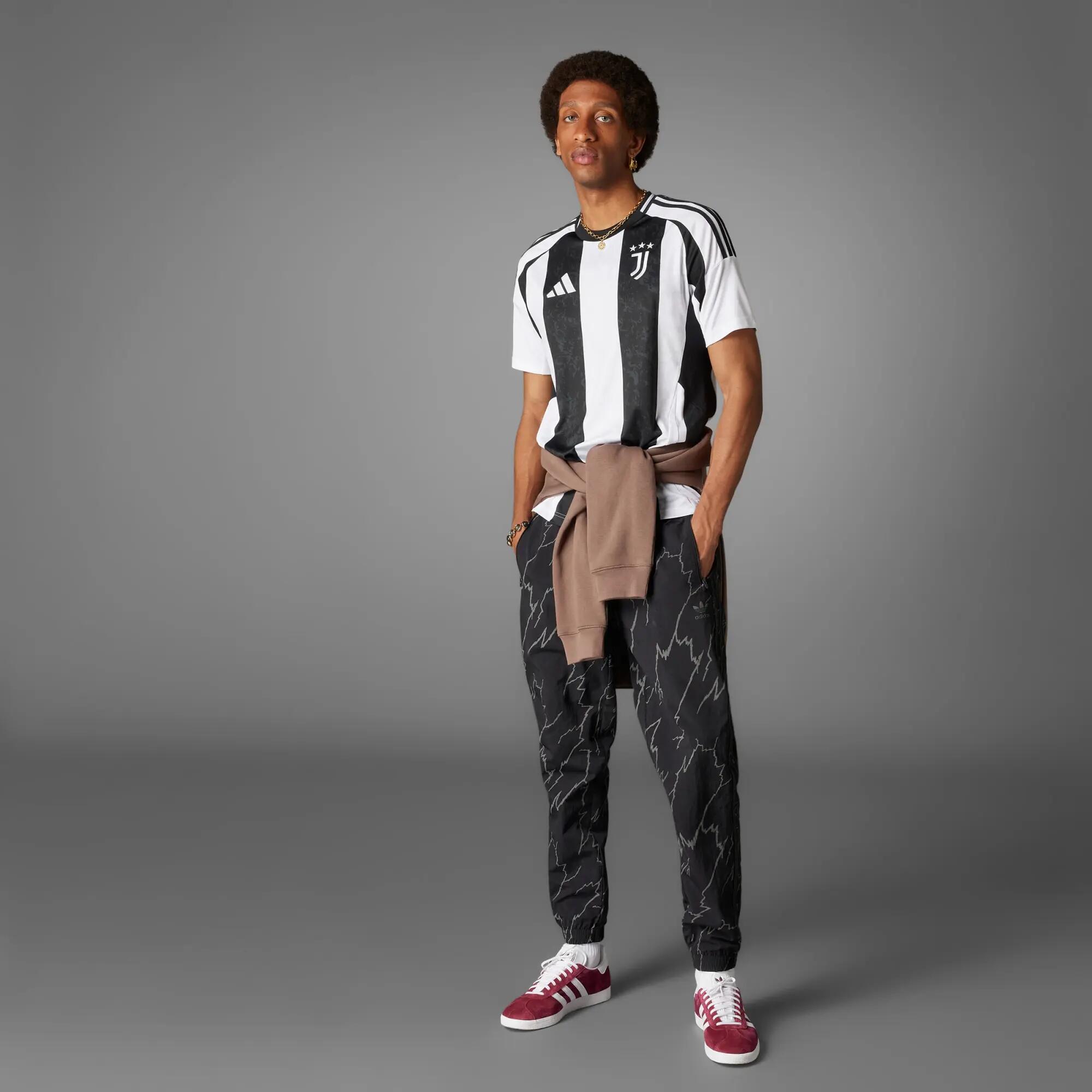 Juventus 24/25 Thuisshirt 8/11