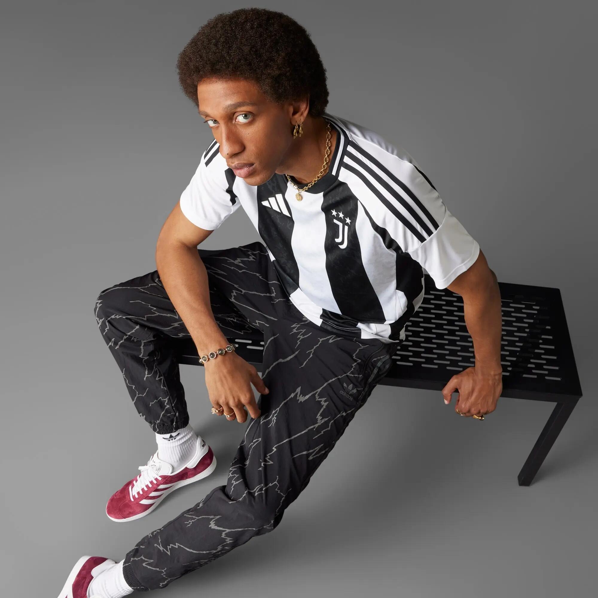 Juventus 24/25 Thuisshirt 4/11