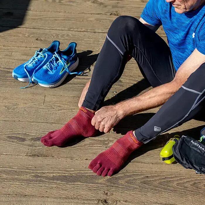 Krátké běžecké ponožky Injinji Lightweight No-Show 3/5