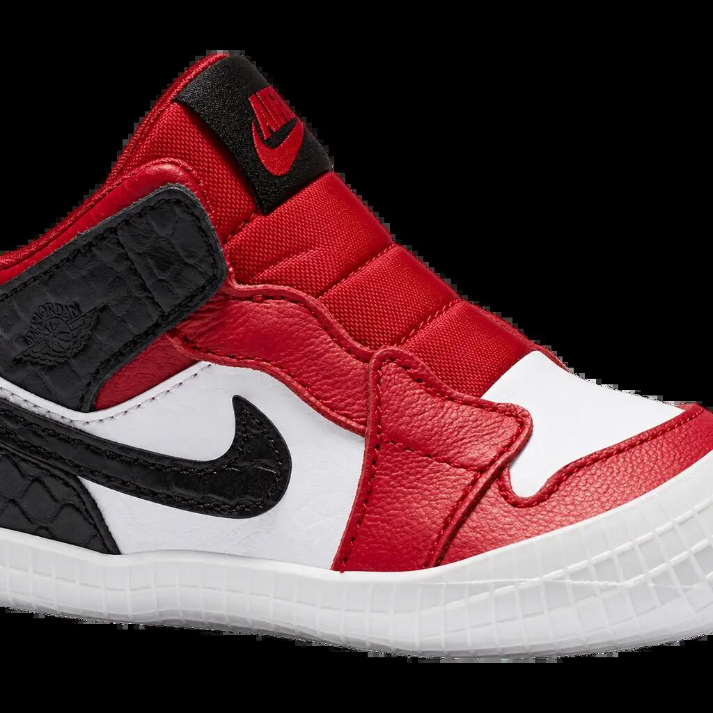 Detské topánky - papučky do postieľky, lesklé - jordan 1 - červené
