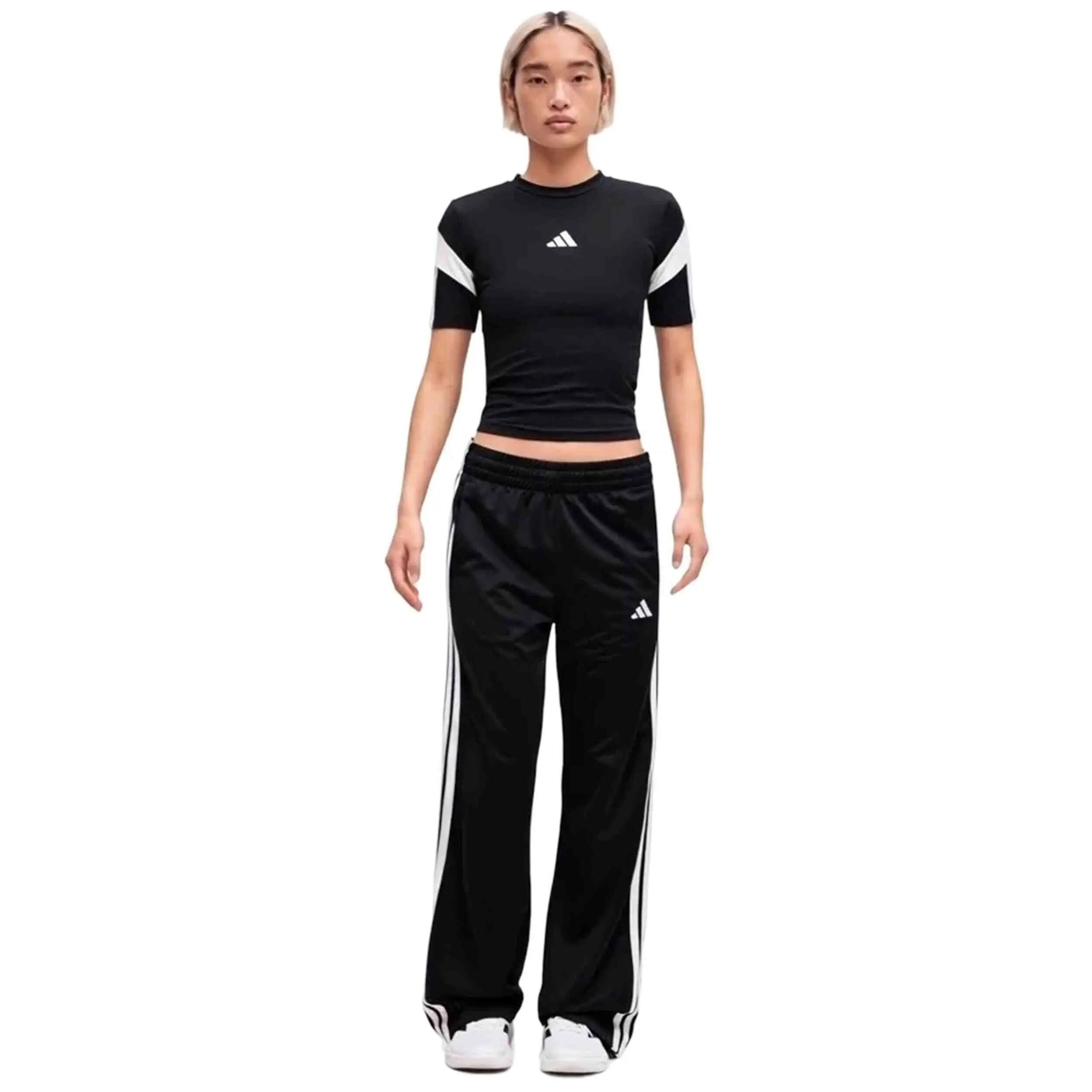Top Adidas modello House Of Tiro Fitted Top "Black / White" per donne 3/4