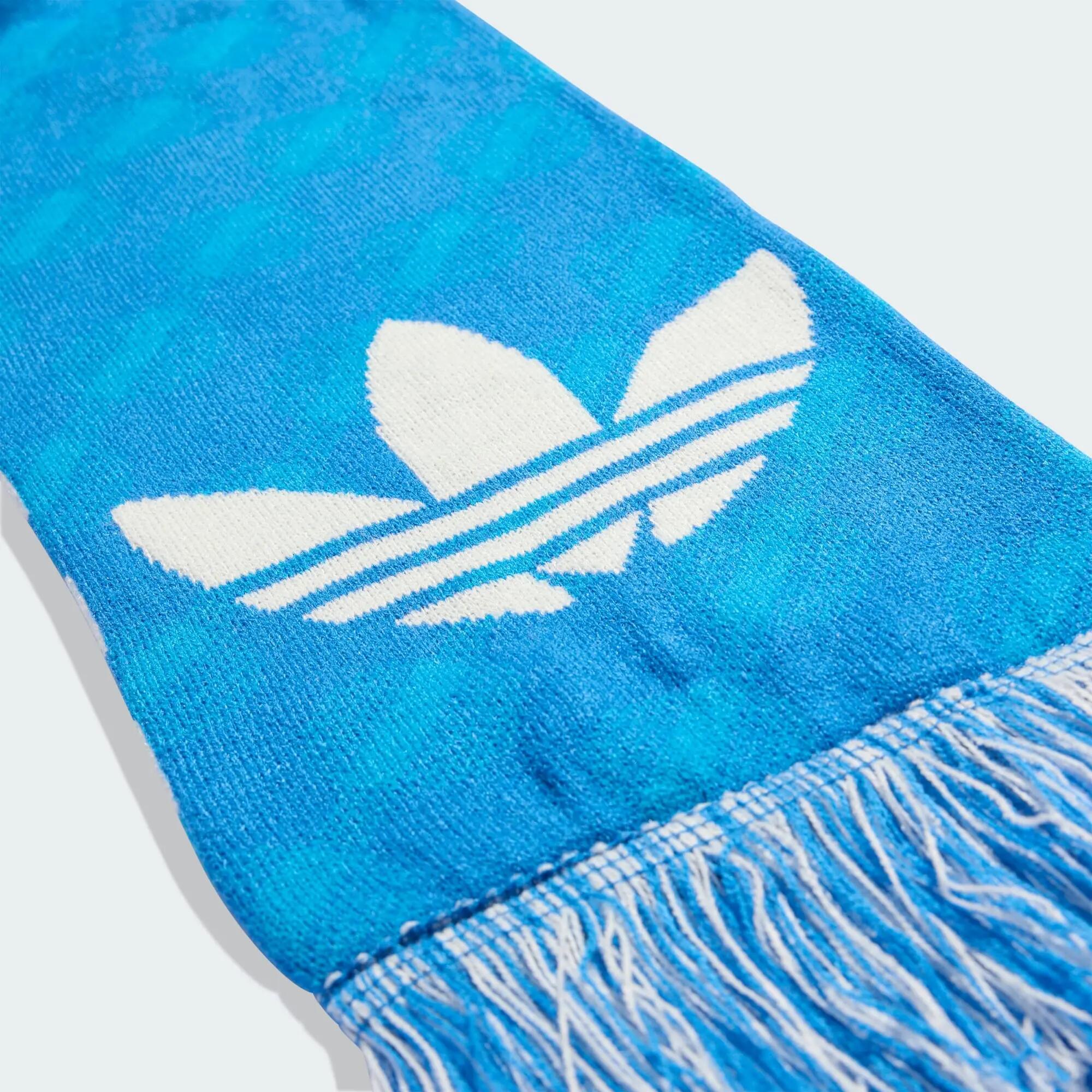 Cachecol com as Cores do Terceiro Equipamento do Real Madrid 2/4