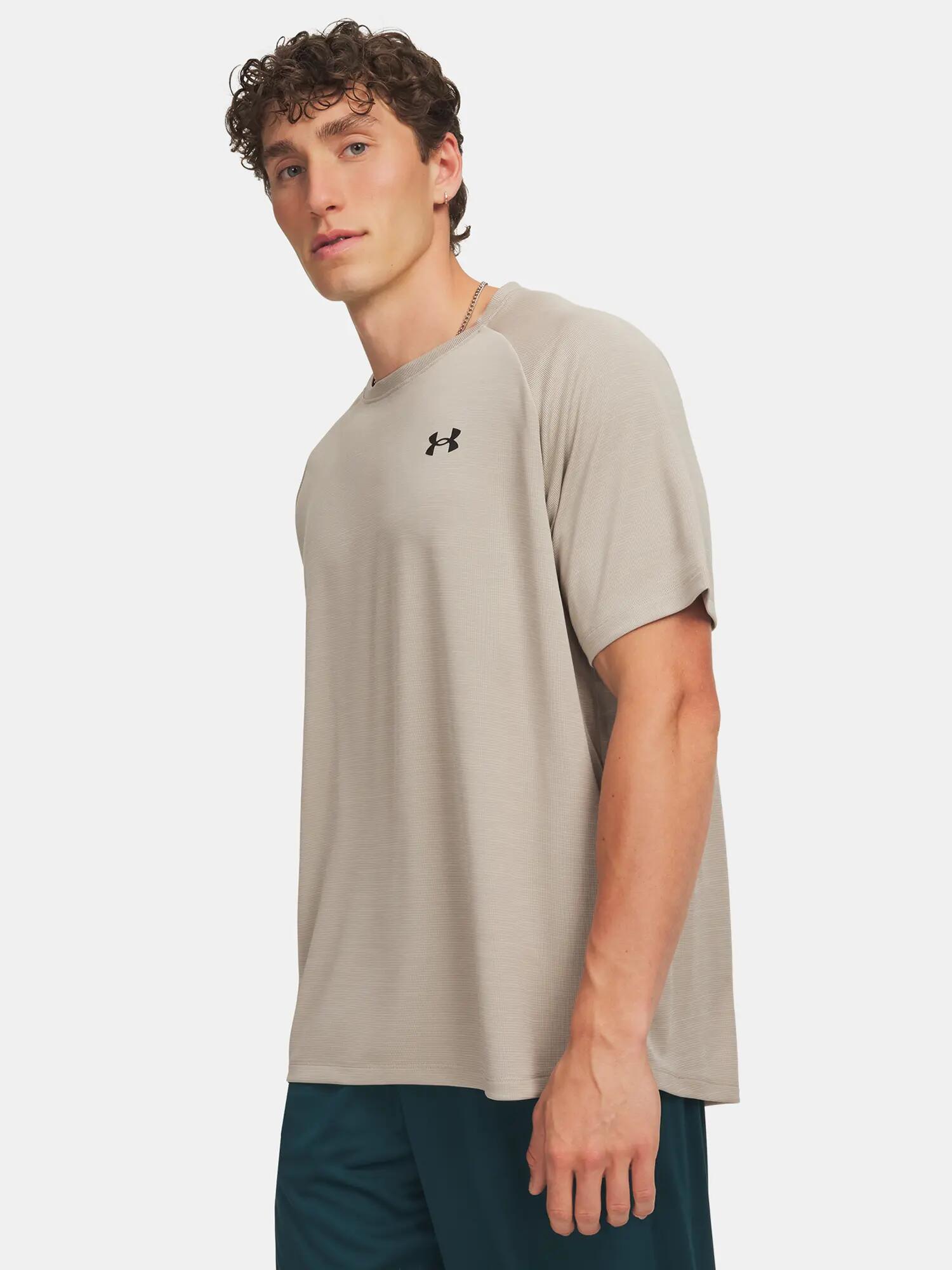 UNDER ARMOUR picture