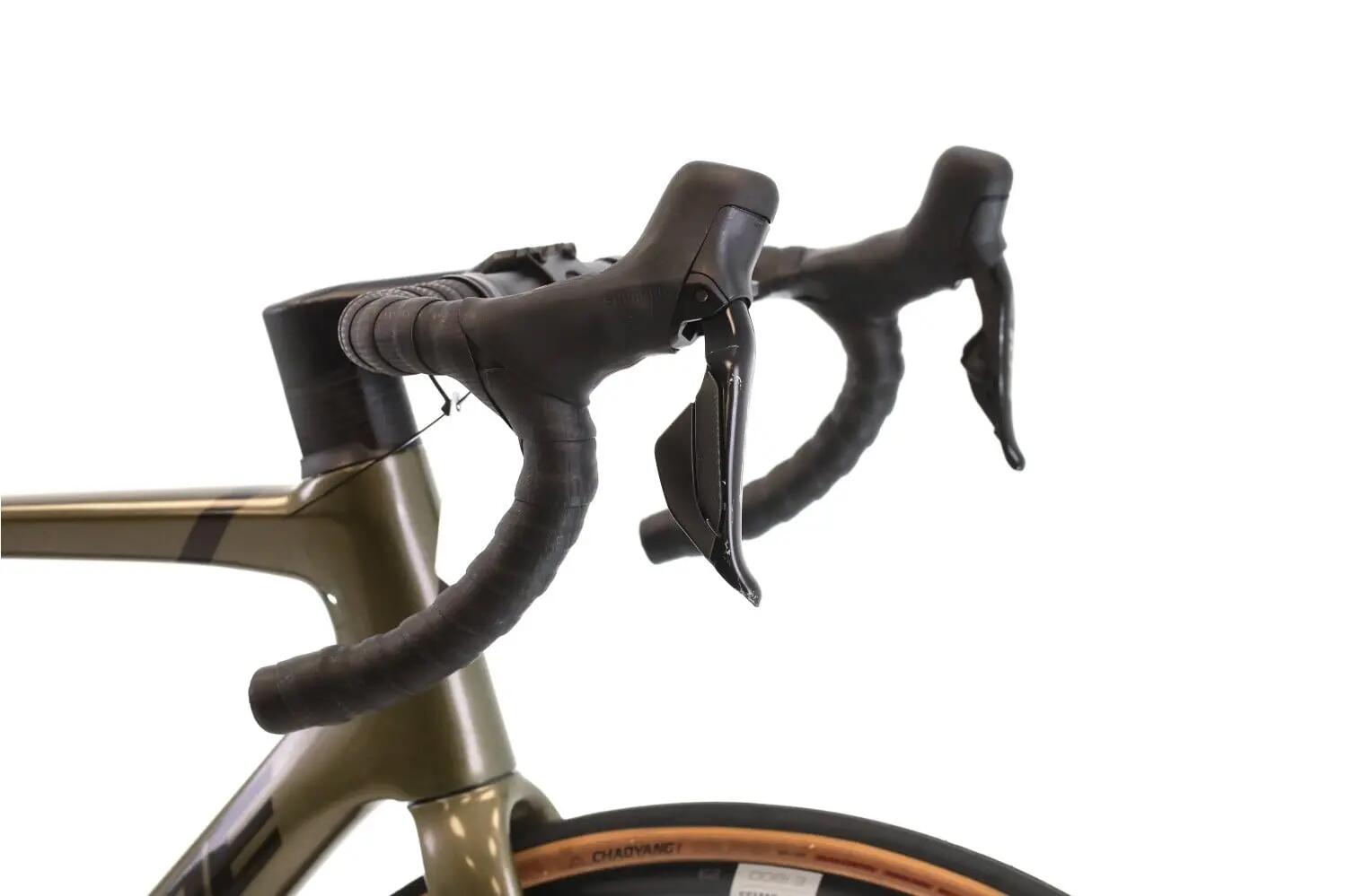 2ND LIFE - Silniční kolo  Xelius SL 5.0 Di2 12V 12 rychlostí 6/8