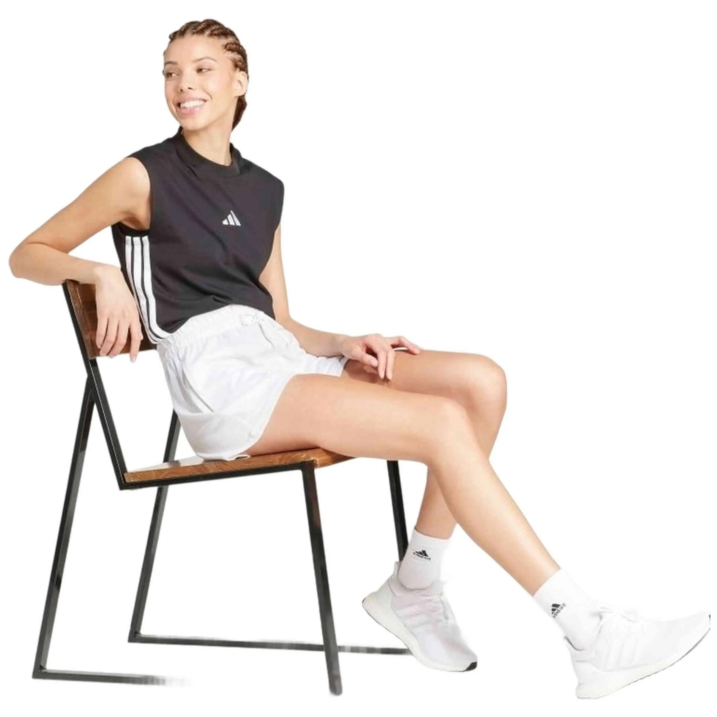 Calções Adidas modelo Essentials Winners para mulheres 4/5
