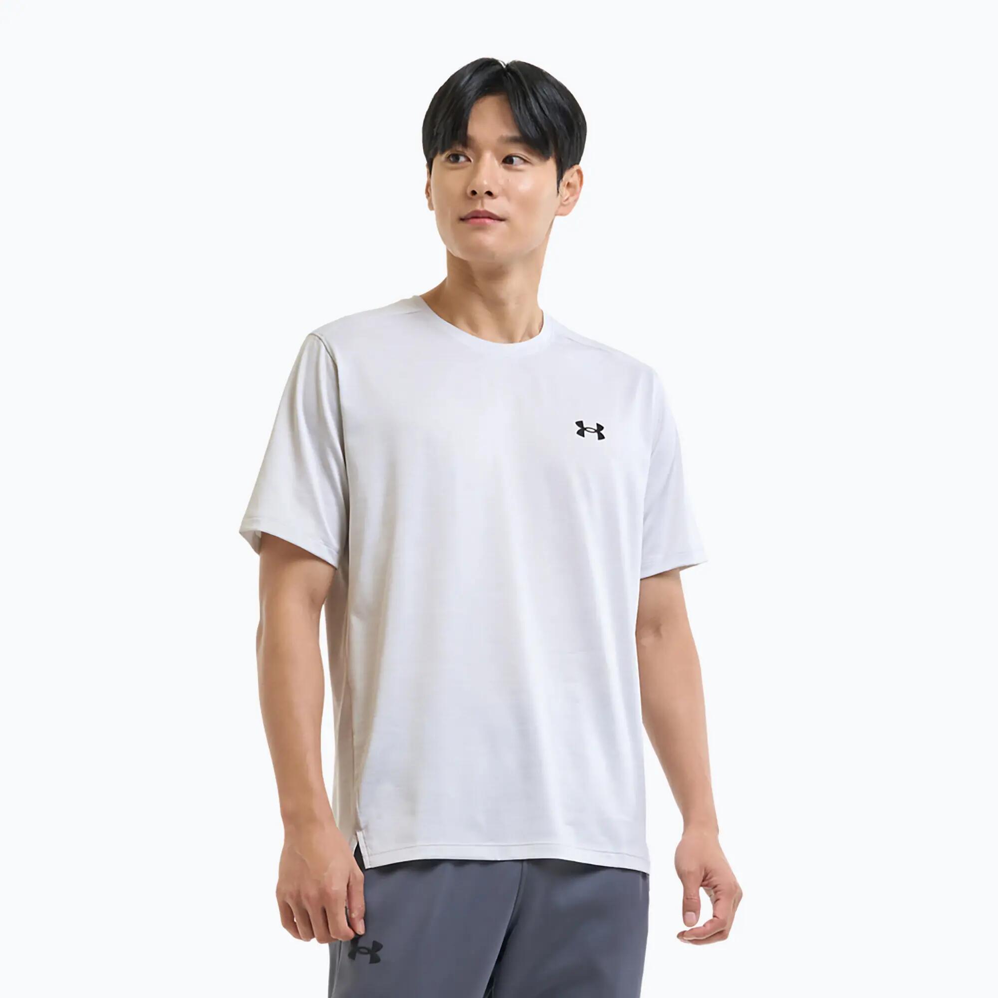 UNDER ARMOUR picture