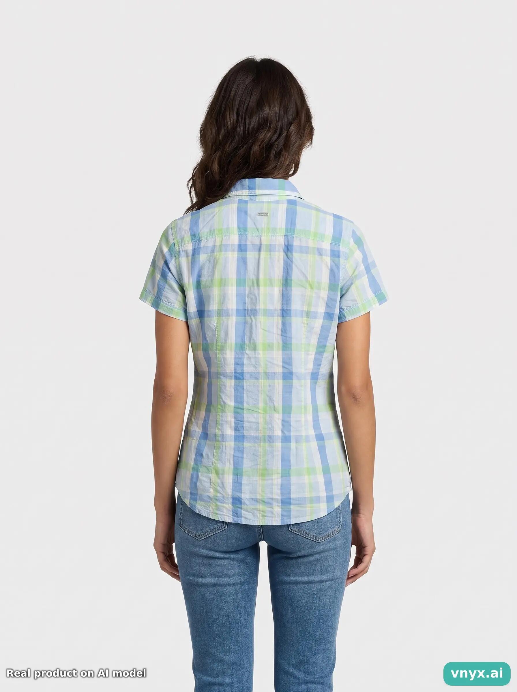 Second Life - Vintage Columbia Sportswear Company Light Blue Plaid Shirt Women 4/6