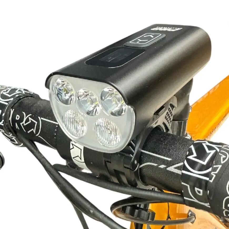 Set di luci per bicicletta 2200 e 300 lumen luce anteriore e luce posteriore 5/15
