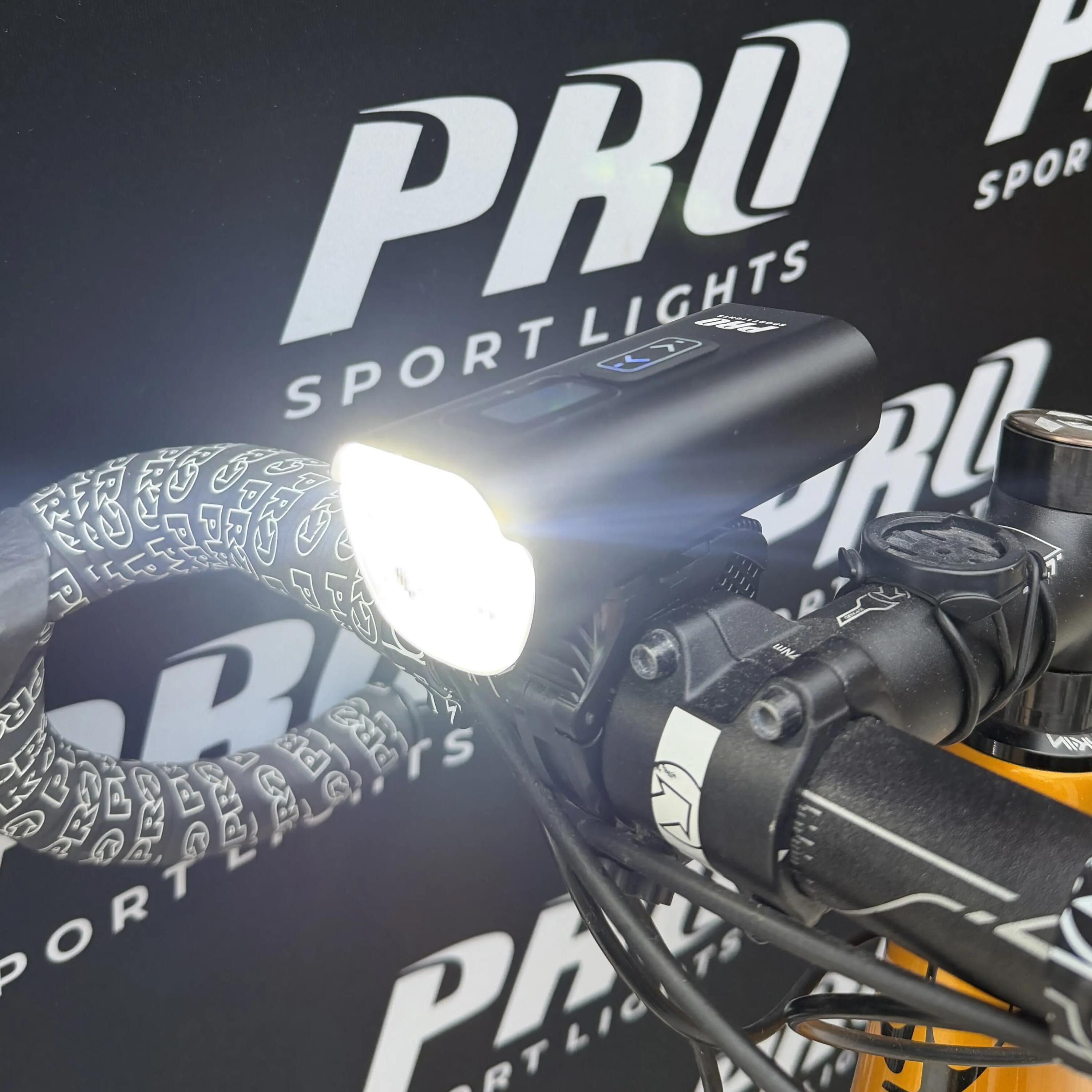 Set di luci per bicicletta 2200 e 300 lumen luce anteriore e luce posteriore 2/15