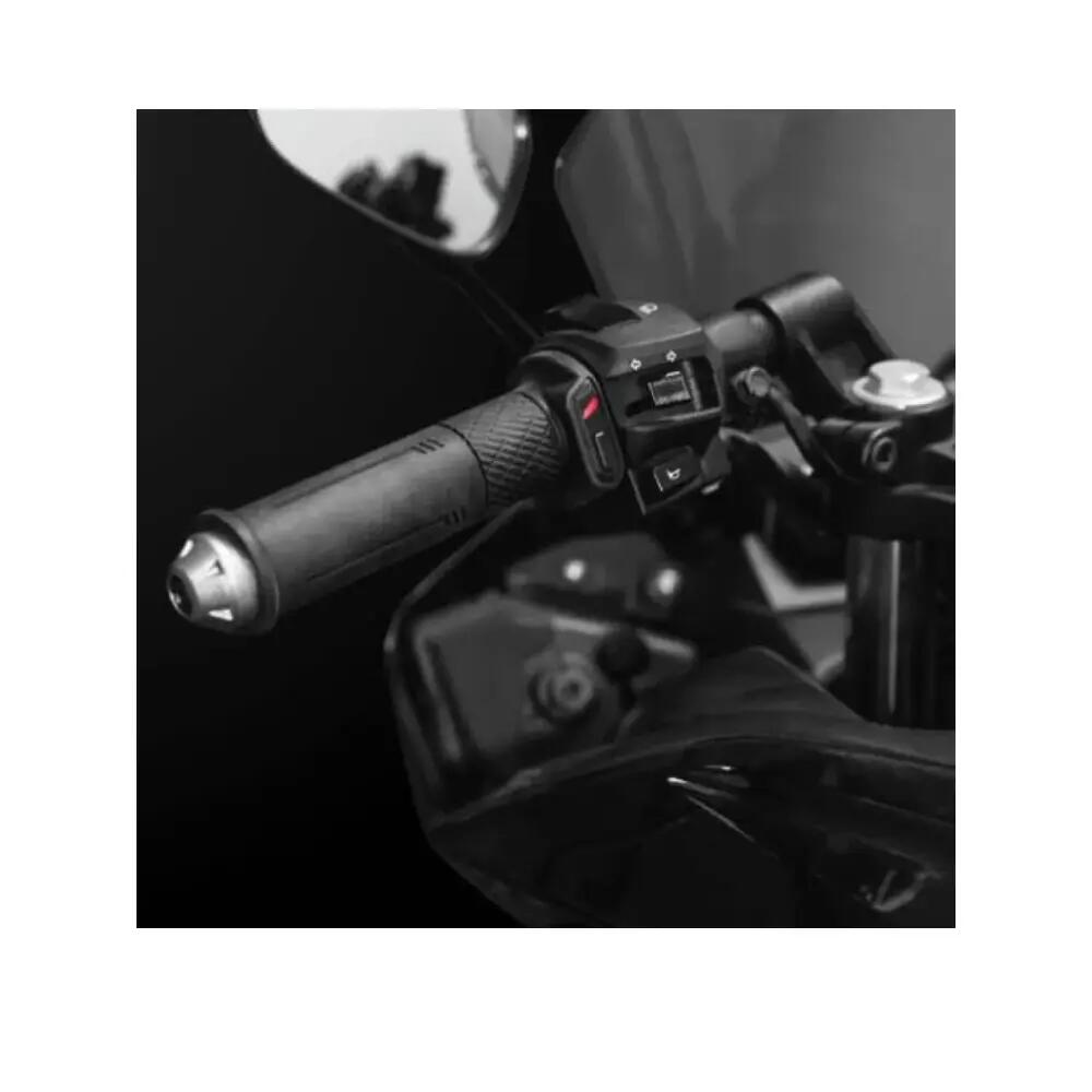 Globe Apollo II Black Heated Grips 2/2