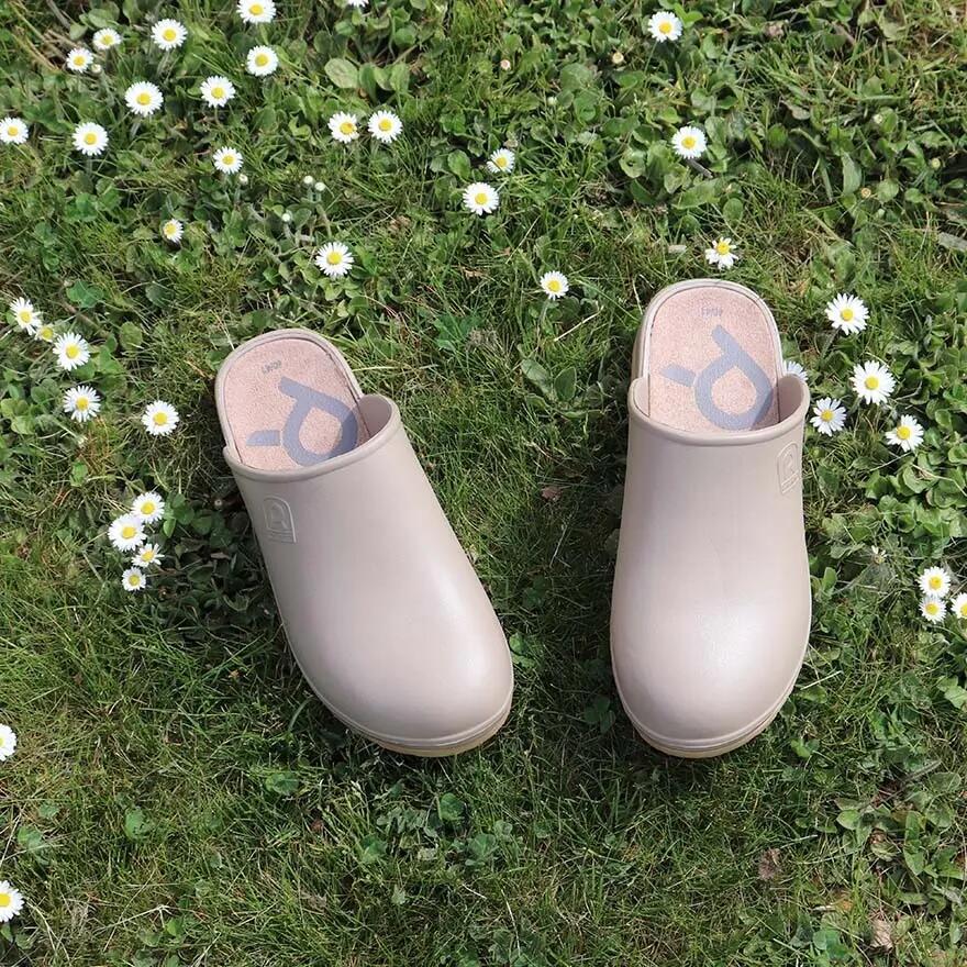 Rouchette Soft Taupe Clogs — 100% EVA, lightweight and non-slip 6/6
