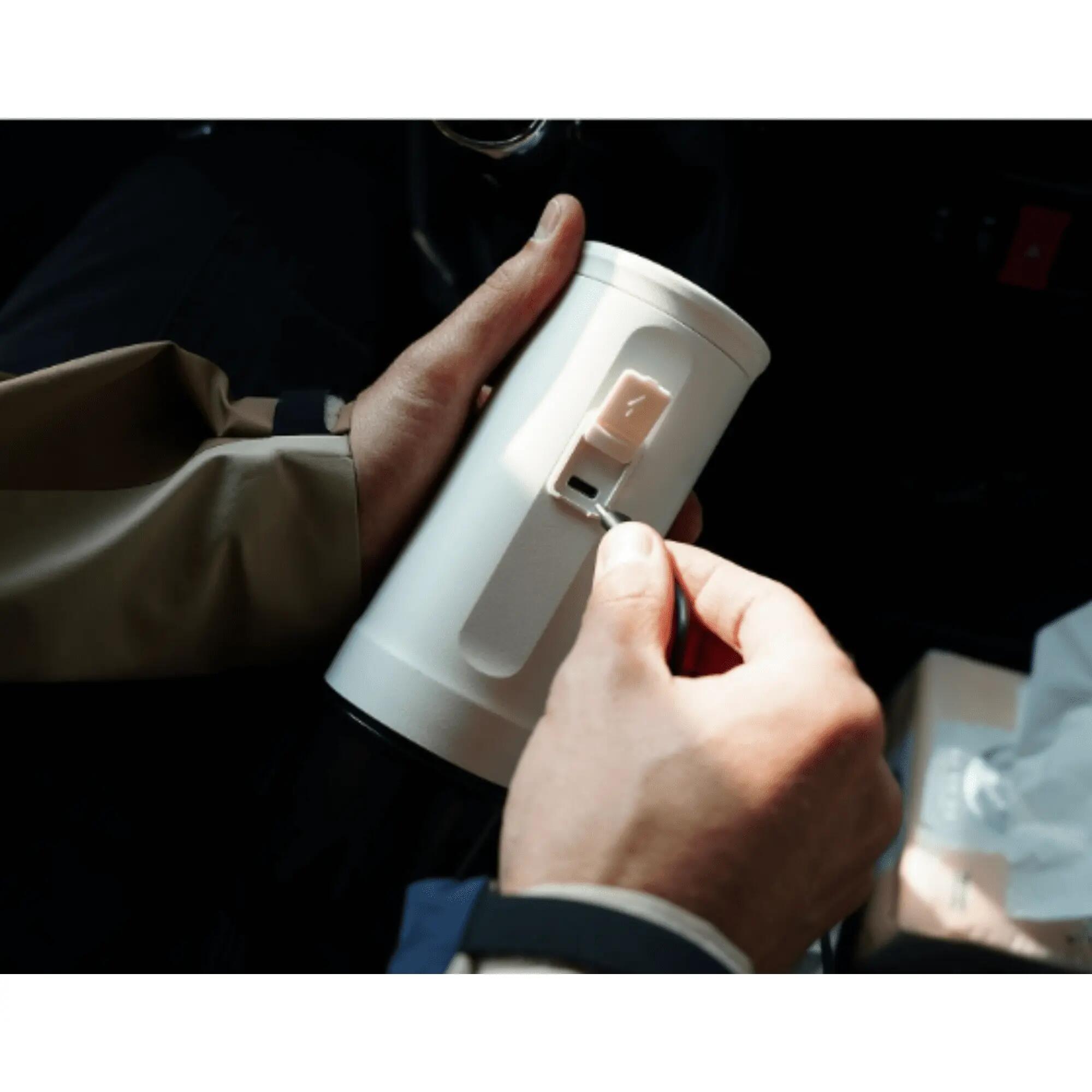 Cafeteira portátil Outin Nano White com suporte | Compacta e sem fios 5/9