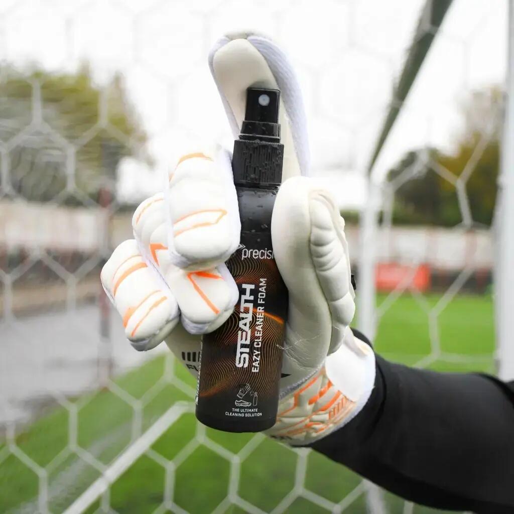 Adult Gaelic Football Stealth Gloves Cleaner Foam 3/3