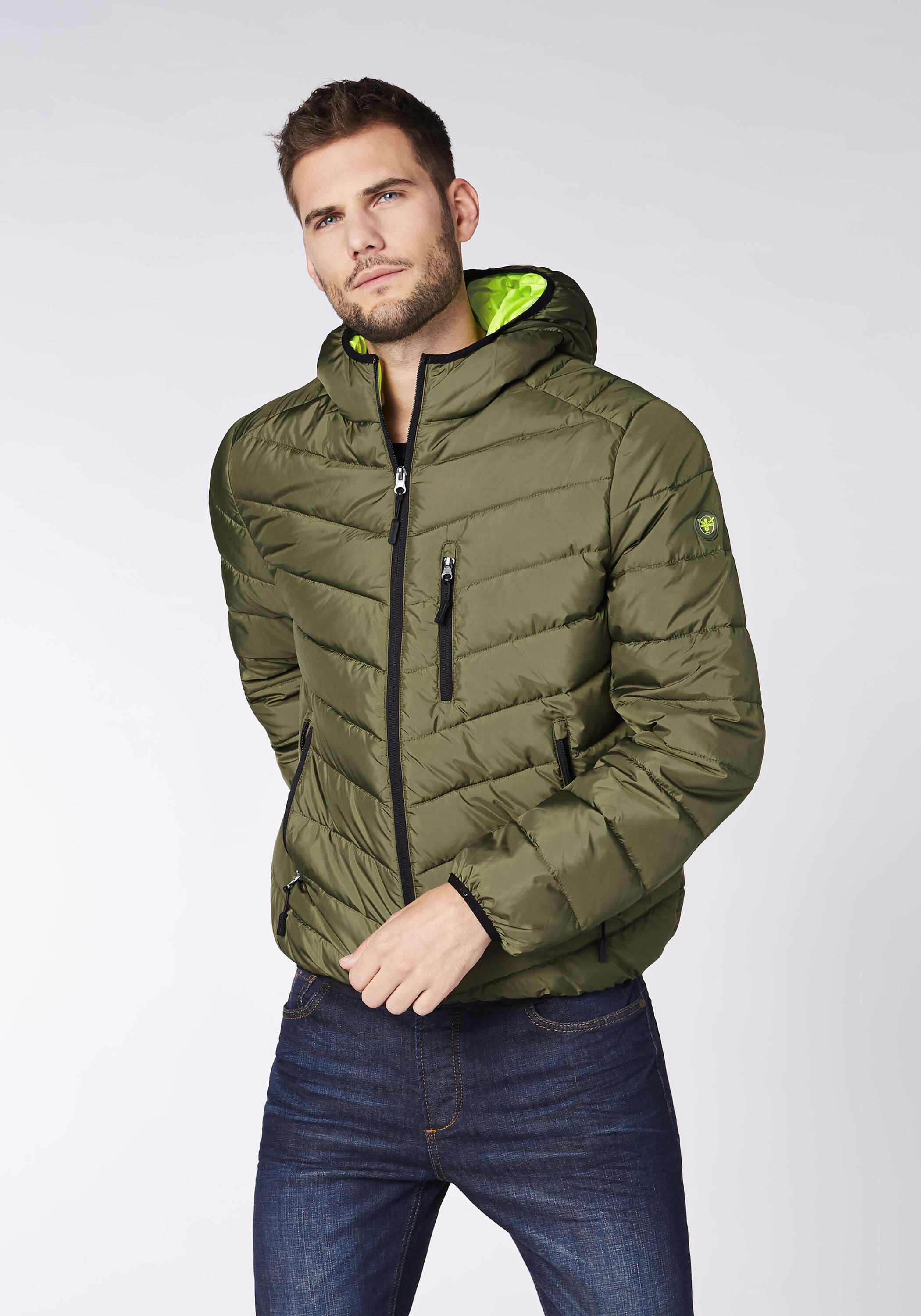 Steppjacke mit leicht glänzender Optik 4/7