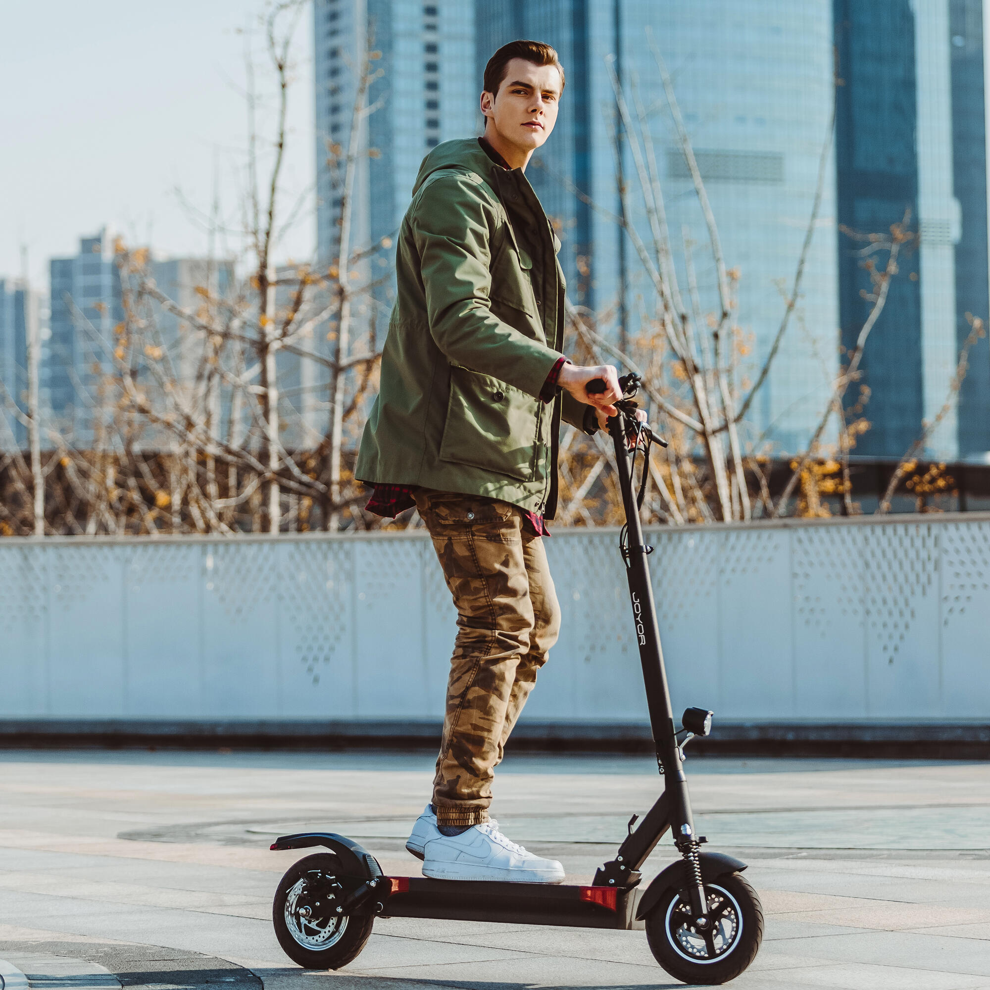 Joyor Y10 Zwarte Elektrische Step voor Volwassenen + Helm 4/6