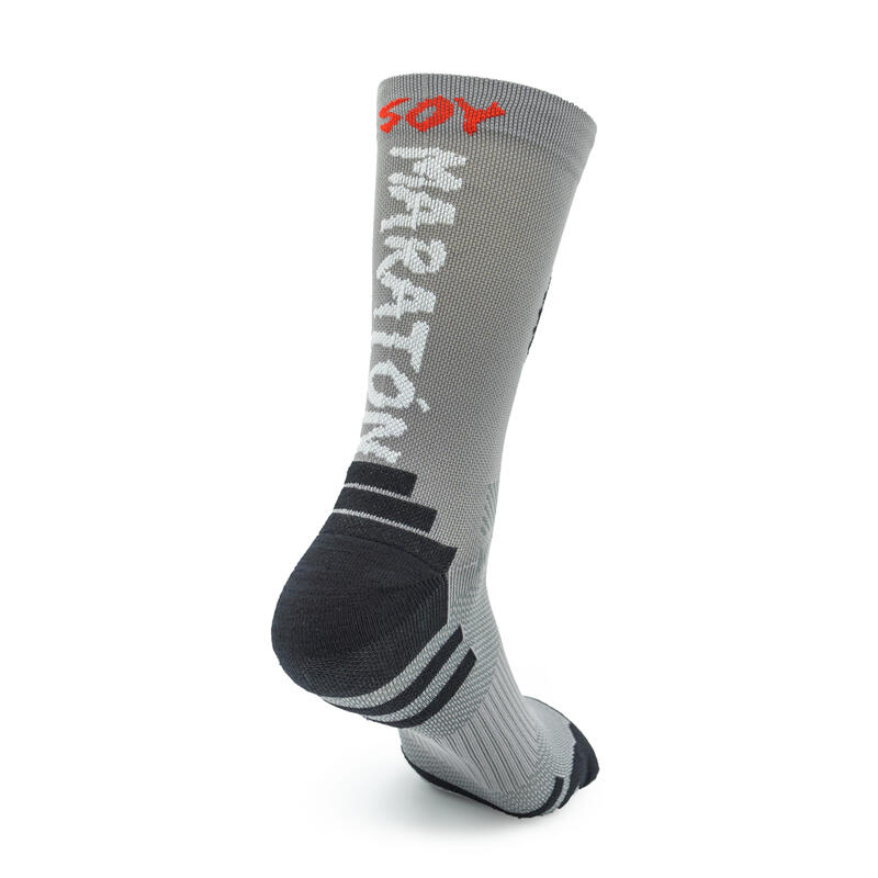 CALCETINES DE RUNNING #SOYMARATON unisex - KAMUABU color METALLIC de 23CM