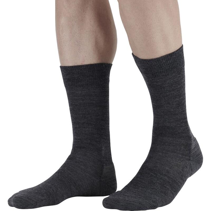 Chaussettes de ville en laine mérinos et polyamide.