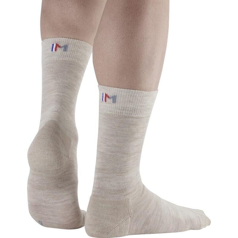 Chaussettes de ville en laine mérinos et polyamide.