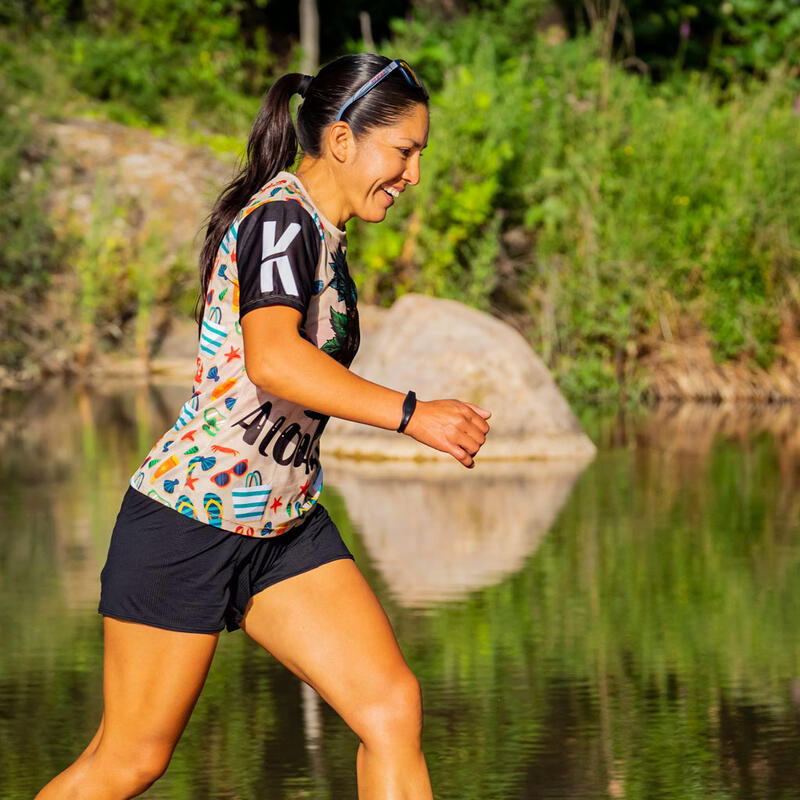 CAMISETA DE RUNNING #SANDBEACH para MUJER - KAMUABU color arena 90grs