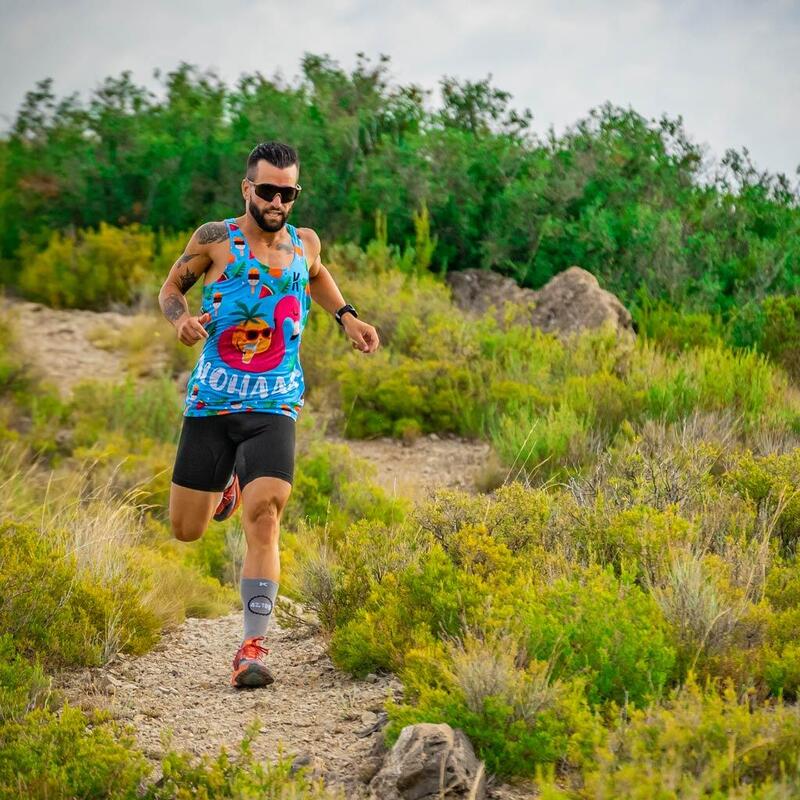 CAMISETA DE RUNNING #PINEAPPLE para HOMBRE - KAMUABU color azul de tirantes