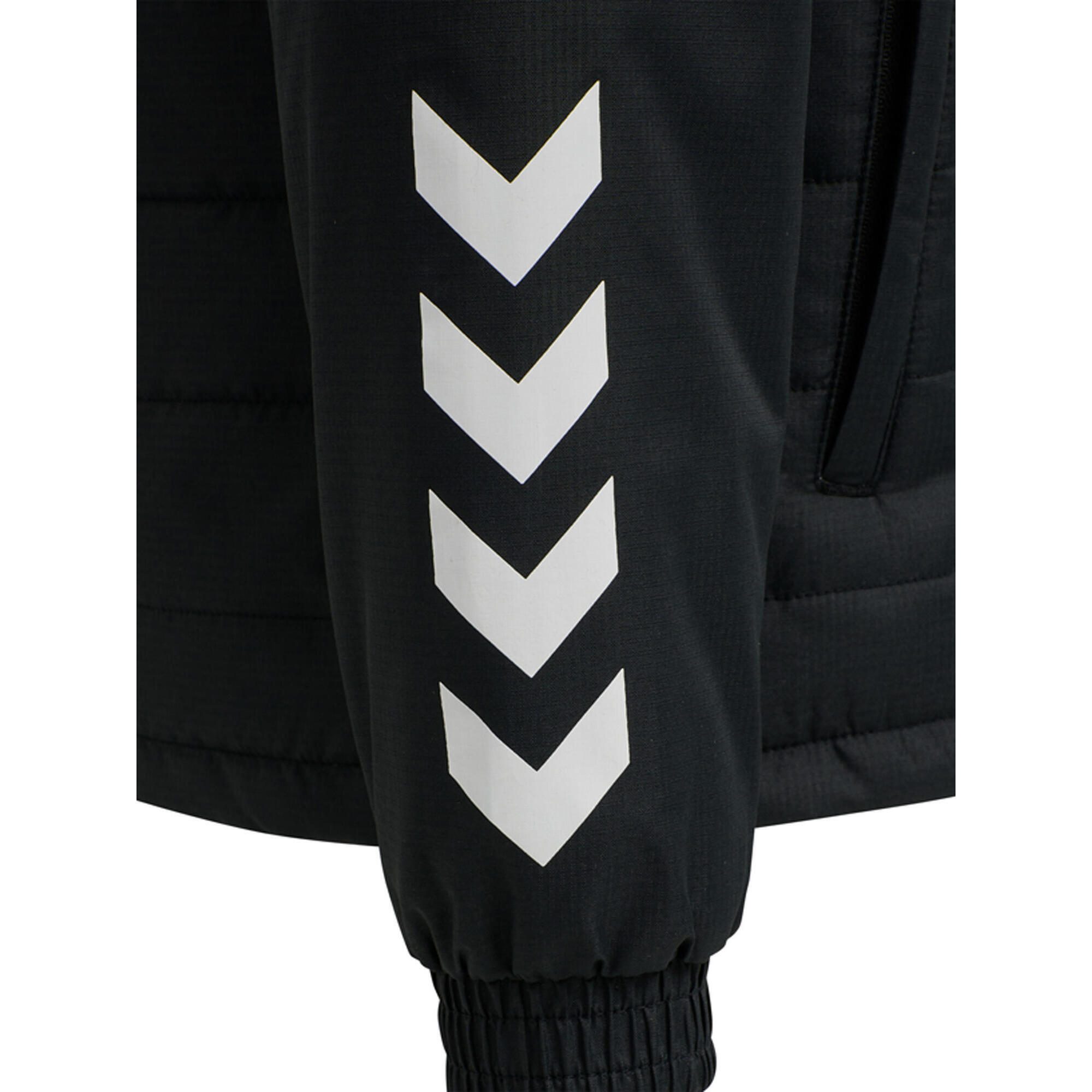 Short bench jacket for kids, great for football, in black 5/5