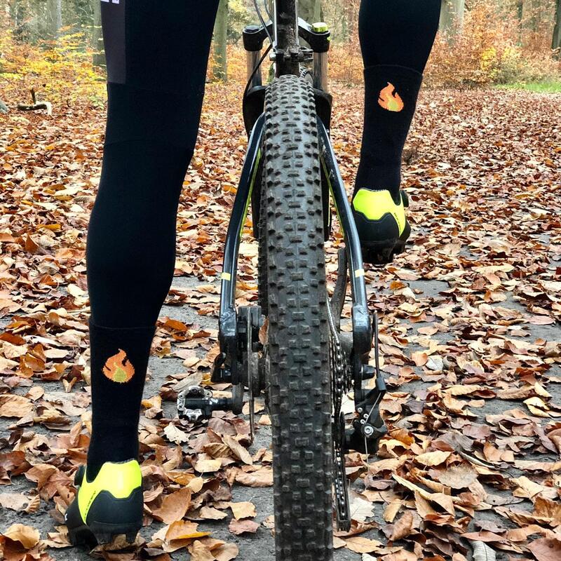 Mid-season chaussettes de cyclisme noires 'Vlammen'