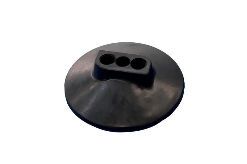 Rubber basis met 3 gaten en hoek voor slalompalen