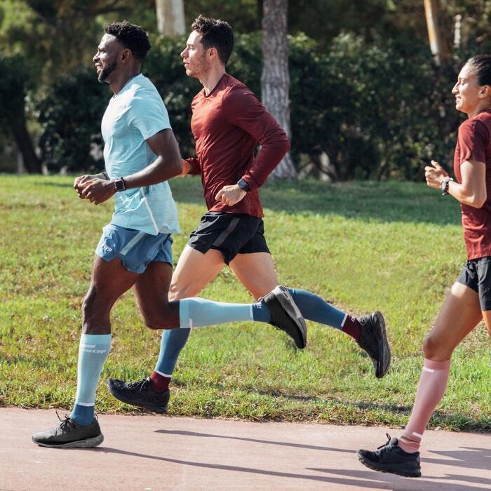 Meia de running com compressão médica, vermelhas e rosa rosa para mulher