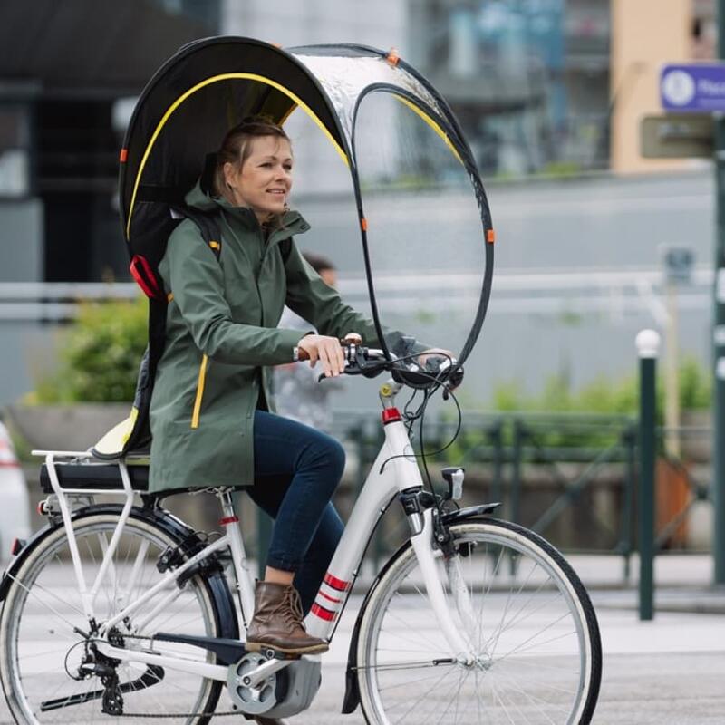 Protezione antipioggia per bicicletta che sostituisce impermeabile bici