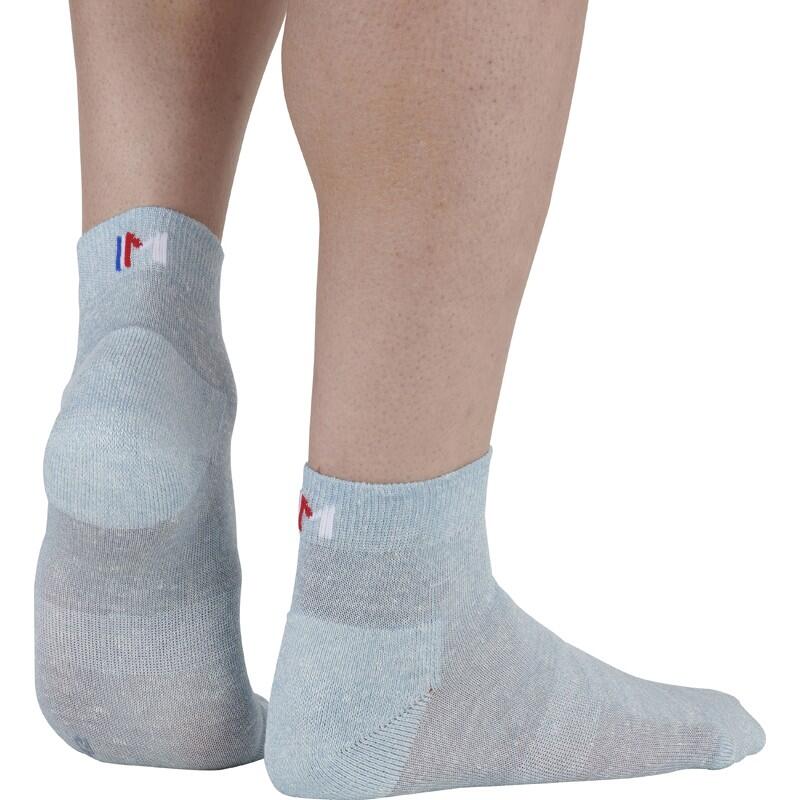 Chaussettes basses en lin et coton.