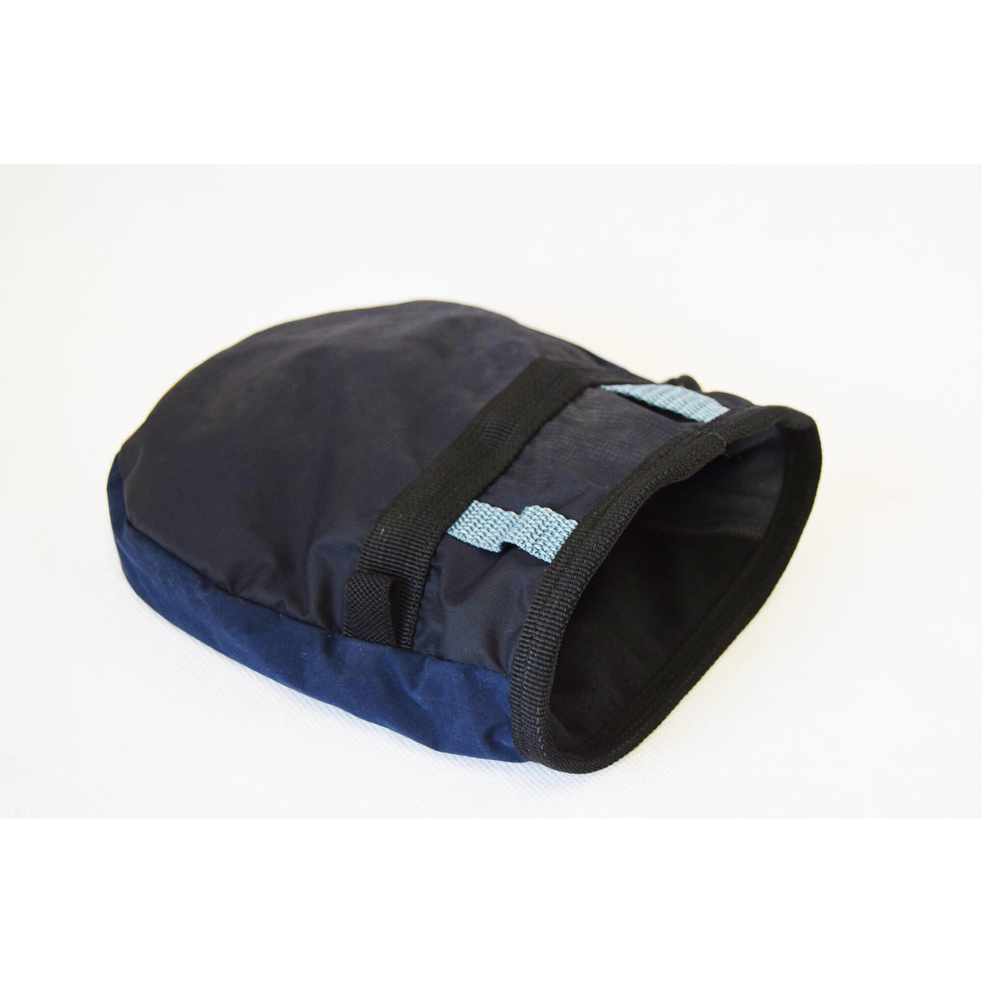 Upcycled fabric climbing chalk bag made in the UK / Black 2/3