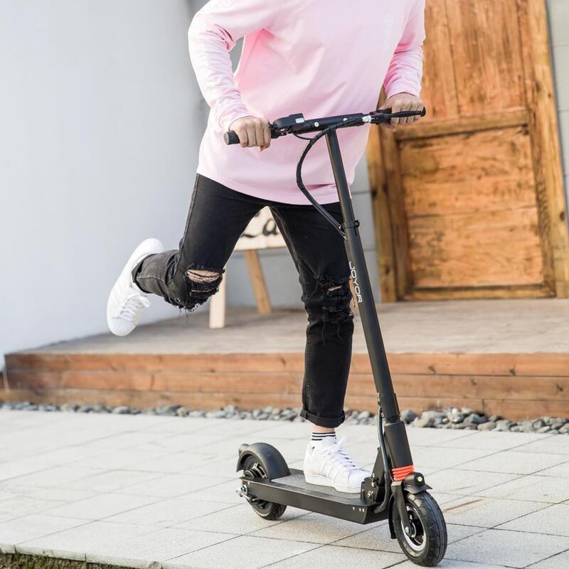 Joyor F5S+ zwarte elektrische scooter voor volwassenen + helm