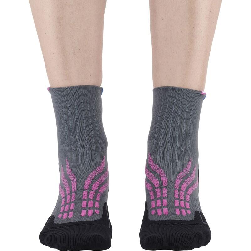 RUN ULTRA - Chaussettes de trail avec tricotage renforcé autour de la cheville.