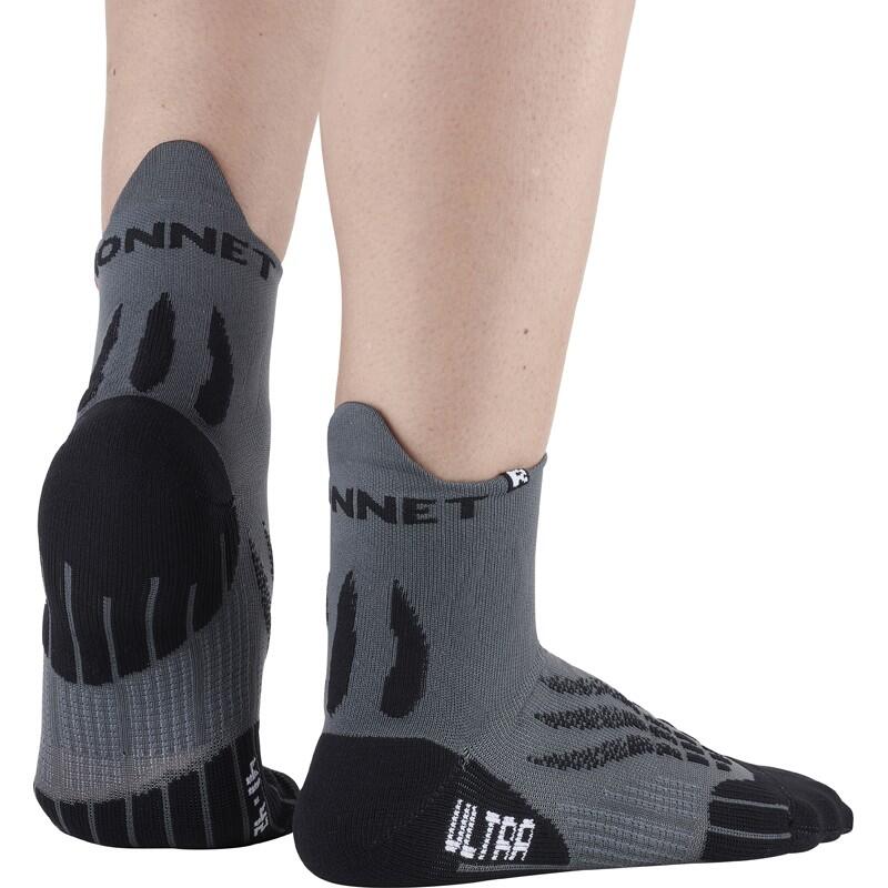 RUN ULTRA - Chaussettes de trail avec tricotage renforcé autour de la cheville.