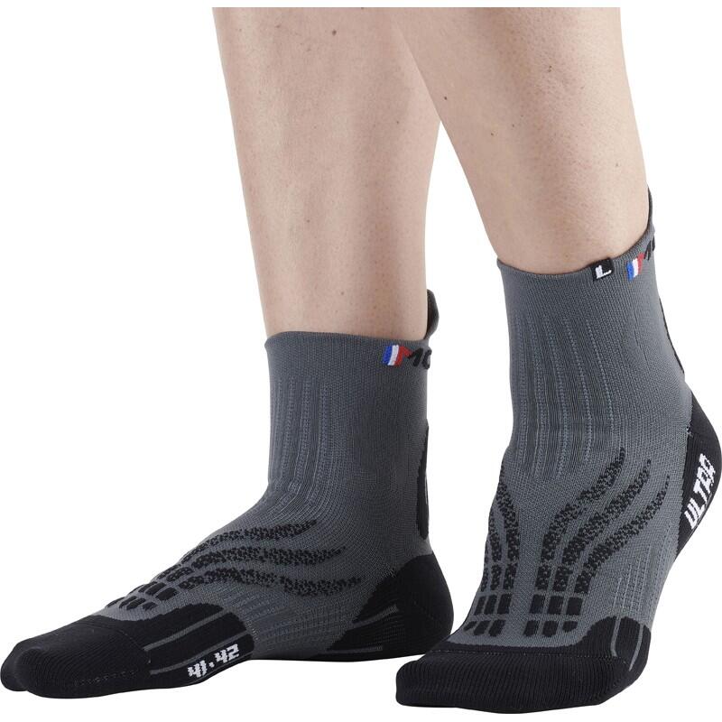 RUN ULTRA - Chaussettes de trail avec tricotage renforcé autour de la cheville.