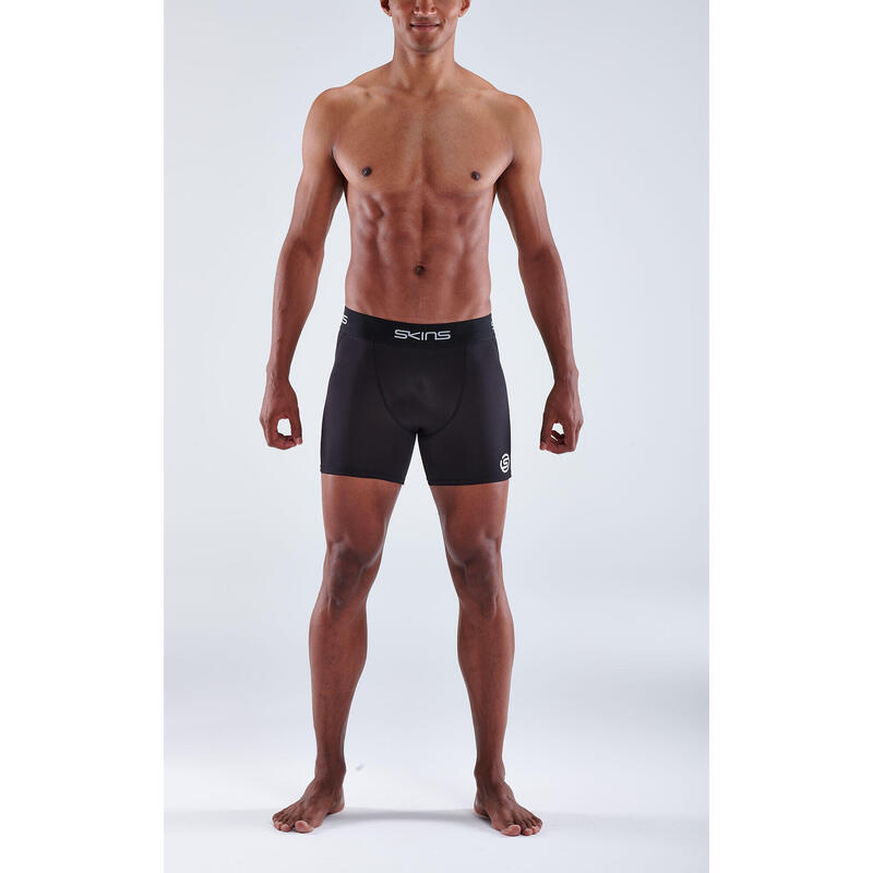 SHORT DE COMPRESSION COURT SKINS NOIR