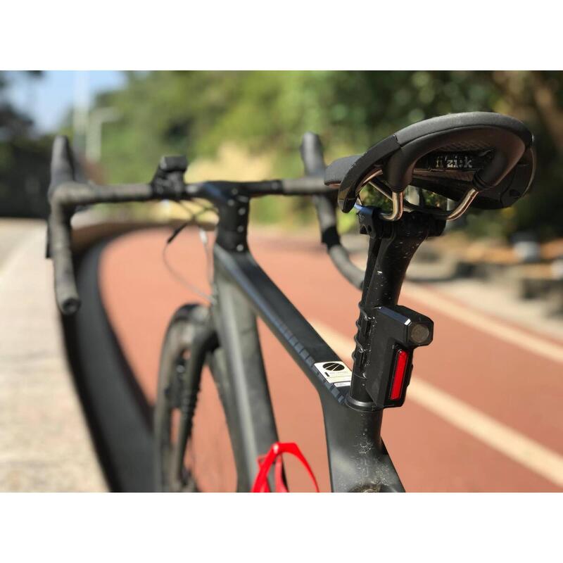 DVR80 Caméra de Sécurité avec lampe intégrée pour Cycliste Vélotaffeur