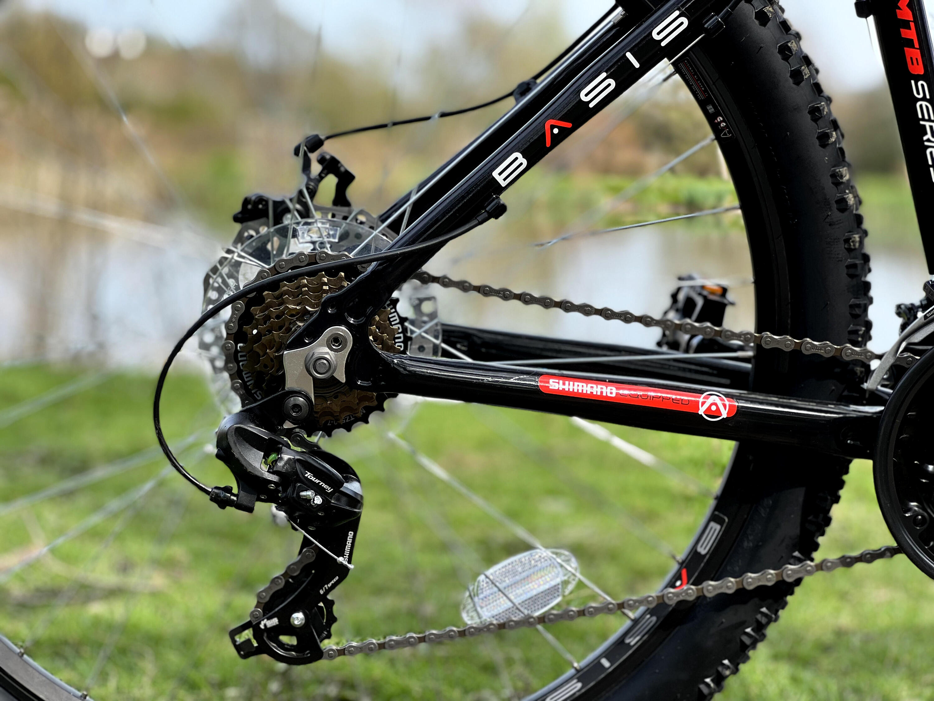 Basis El Toro Men's Hardtail Mountain Bike, 27.5In Wheel - Black/Red 4/5