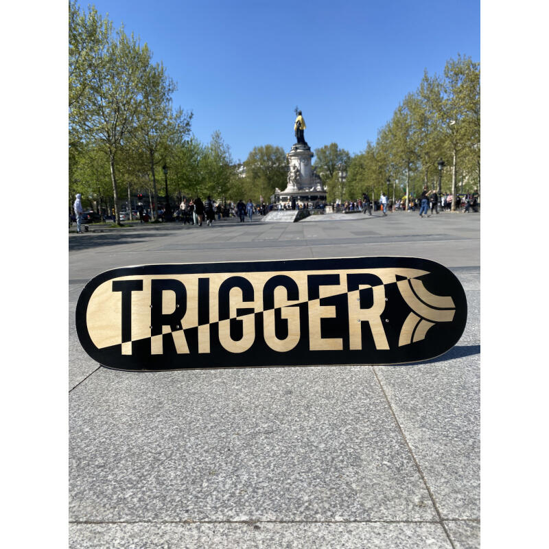 Trigger Die Cut Logo 8.375" Planche Skateboard
